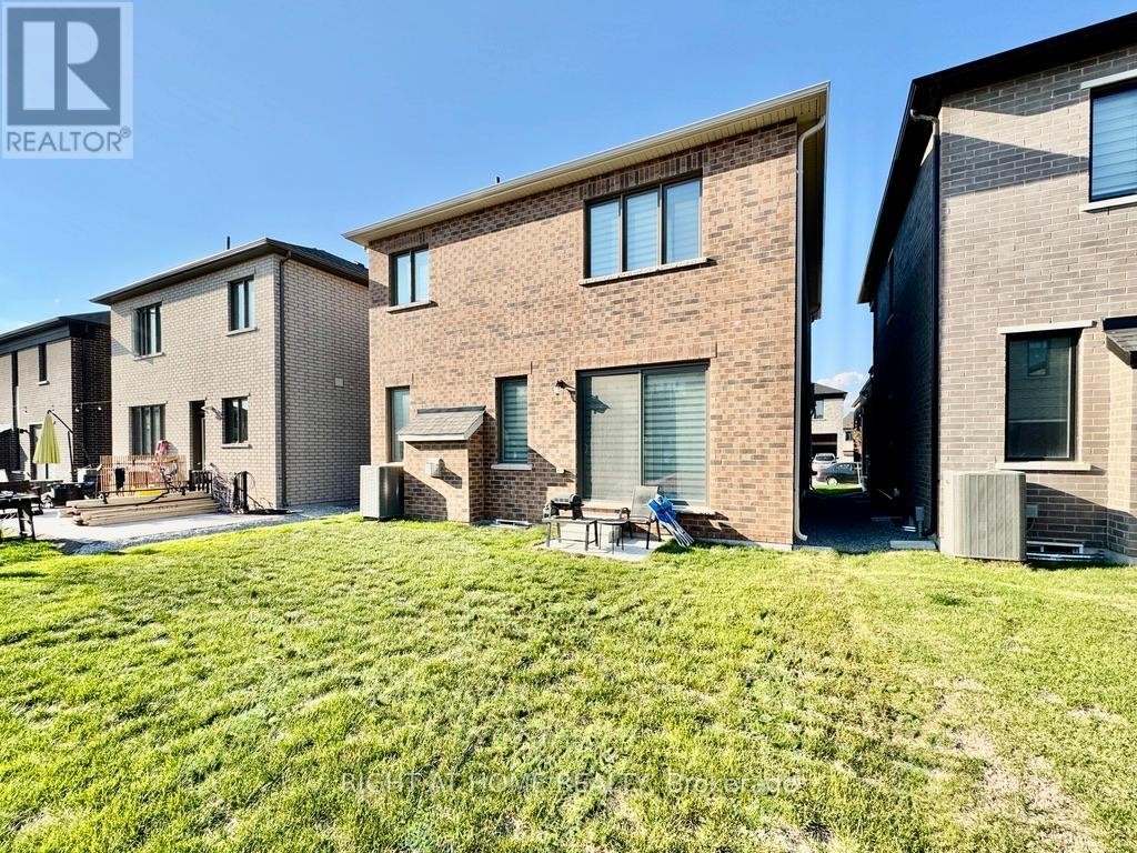 












UPPER - 61 SUZUKI STREET

,
Barrie,




Ontario
L9J0Y7

