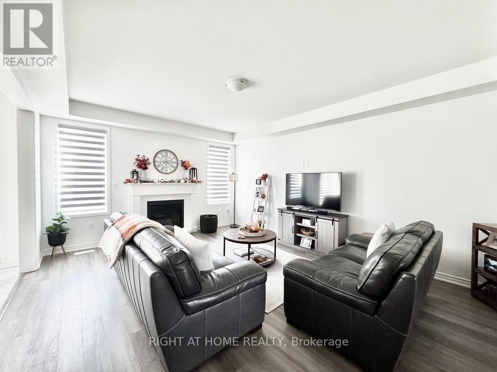 












UPPER - 61 SUZUKI STREET

,
Barrie,




Ontario
L9J0Y7

