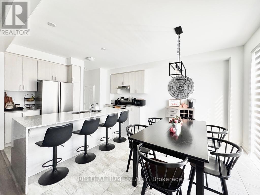 












UPPER - 61 SUZUKI STREET

,
Barrie,




Ontario
L9J0Y7

