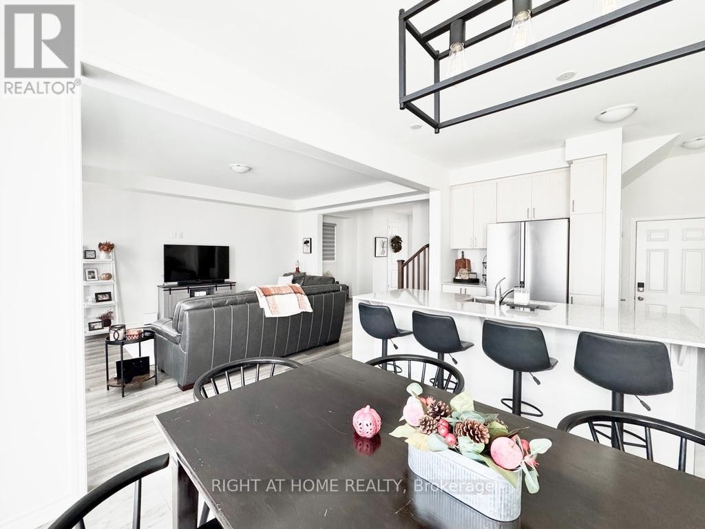 












UPPER - 61 SUZUKI STREET

,
Barrie,




Ontario
L9J0Y7

