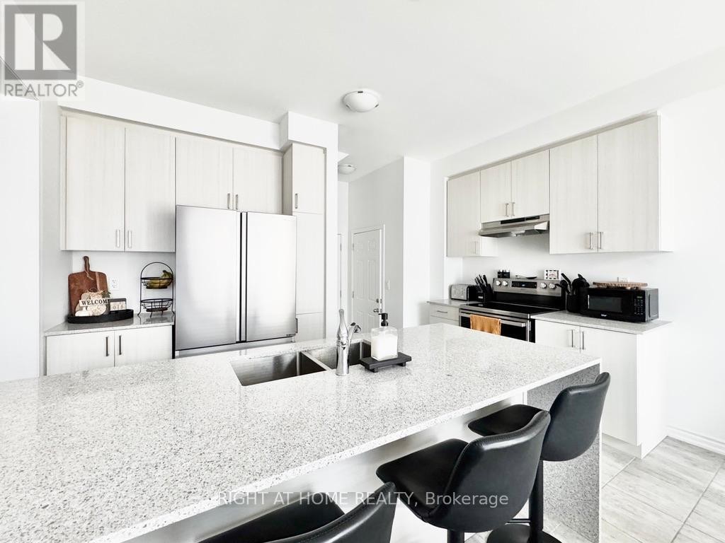












UPPER - 61 SUZUKI STREET

,
Barrie,




Ontario
L9J0Y7

