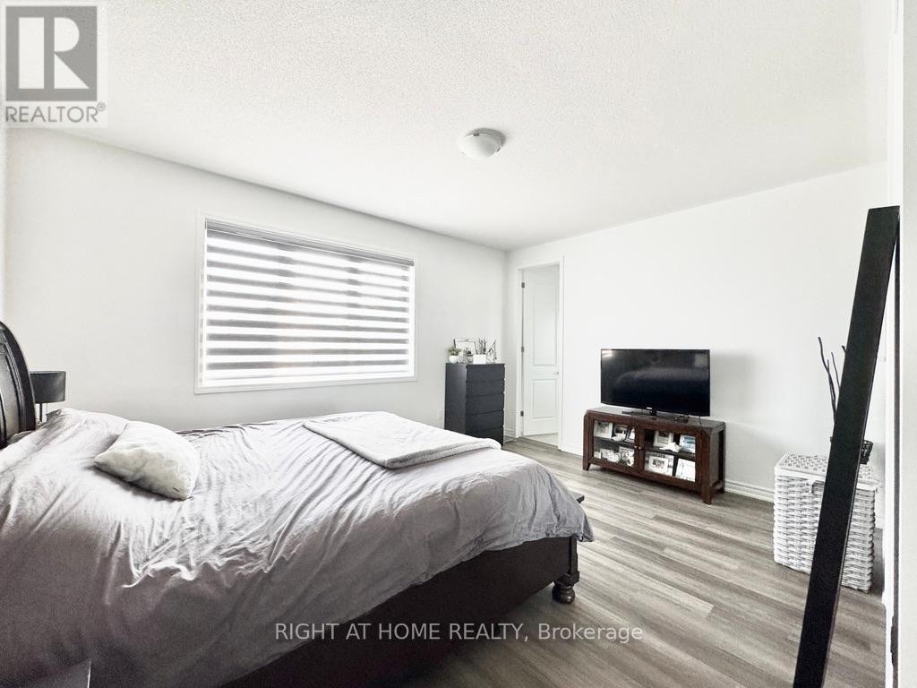 












UPPER - 61 SUZUKI STREET

,
Barrie,




Ontario
L9J0Y7

