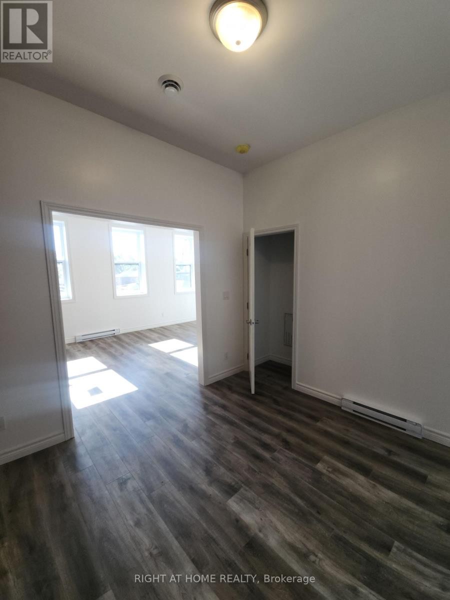 












201 - 9 QUEEN STREET W

,
Springwater (Elmvale),




Ontario
L0L1P0

