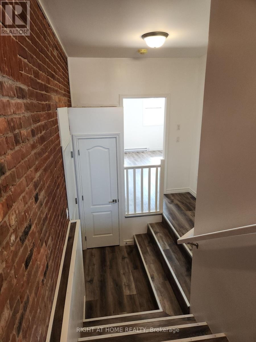 












203 - 9 QUEEN STREET W

,
Springwater (Elmvale),




Ontario
L0L1P0

