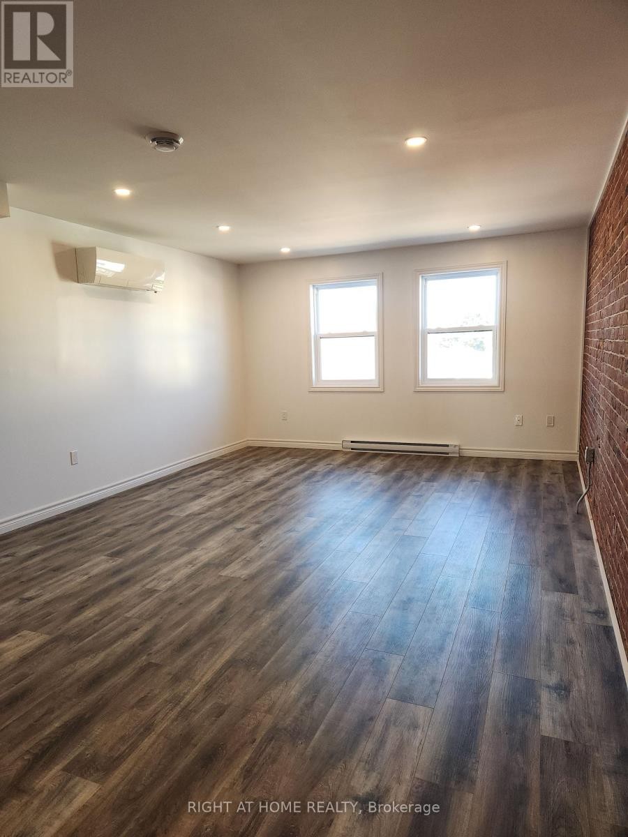 












203 - 9 QUEEN STREET W

,
Springwater (Elmvale),




Ontario
L0L1P0

