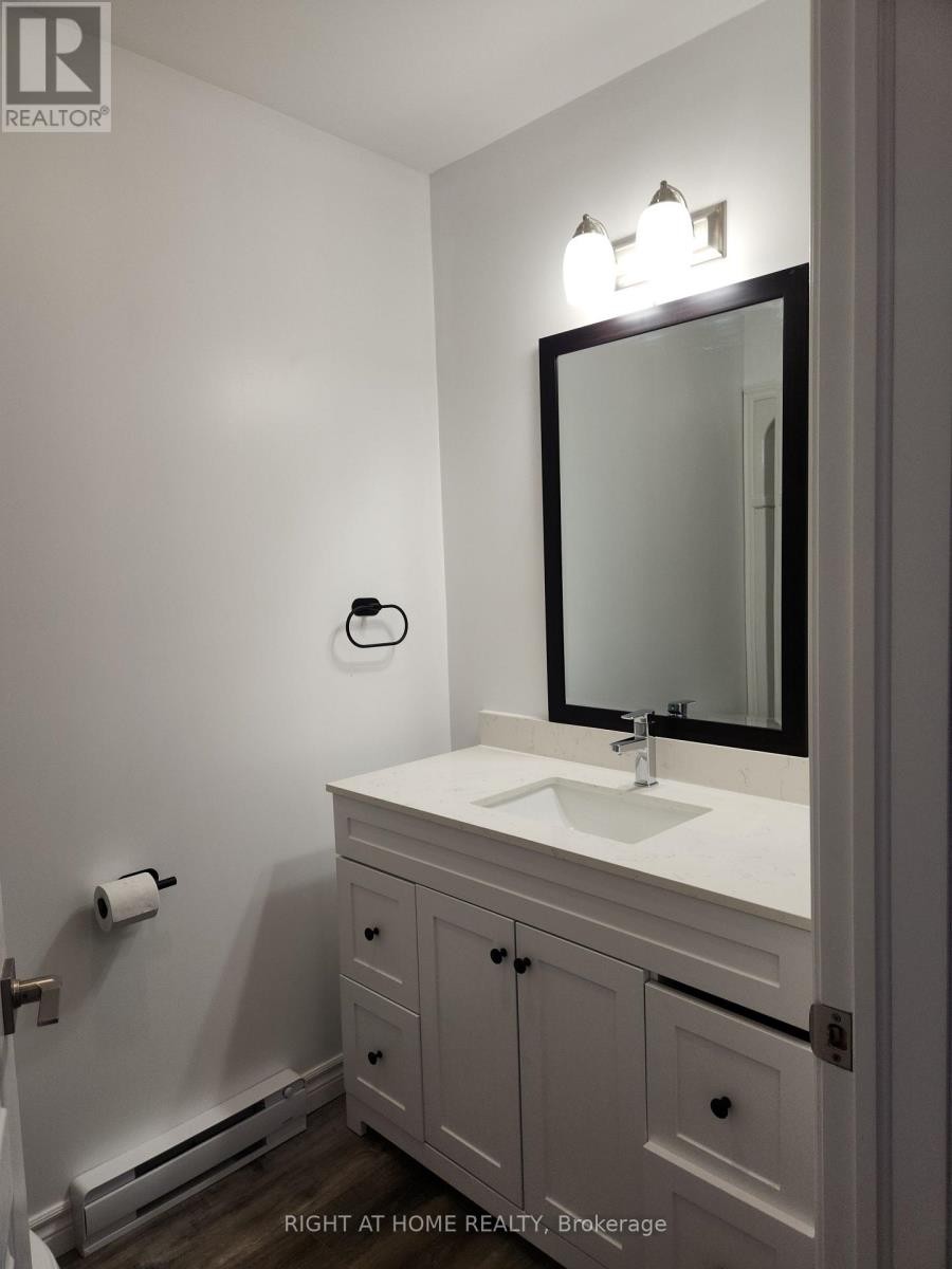 












203 - 9 QUEEN STREET W

,
Springwater (Elmvale),




Ontario
L0L1P0

