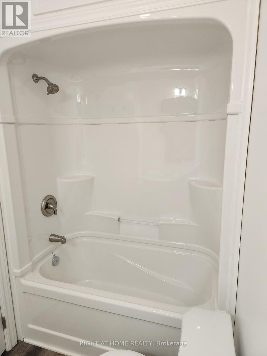 












203 - 9 QUEEN STREET W

,
Springwater (Elmvale),




Ontario
L0L1P0


