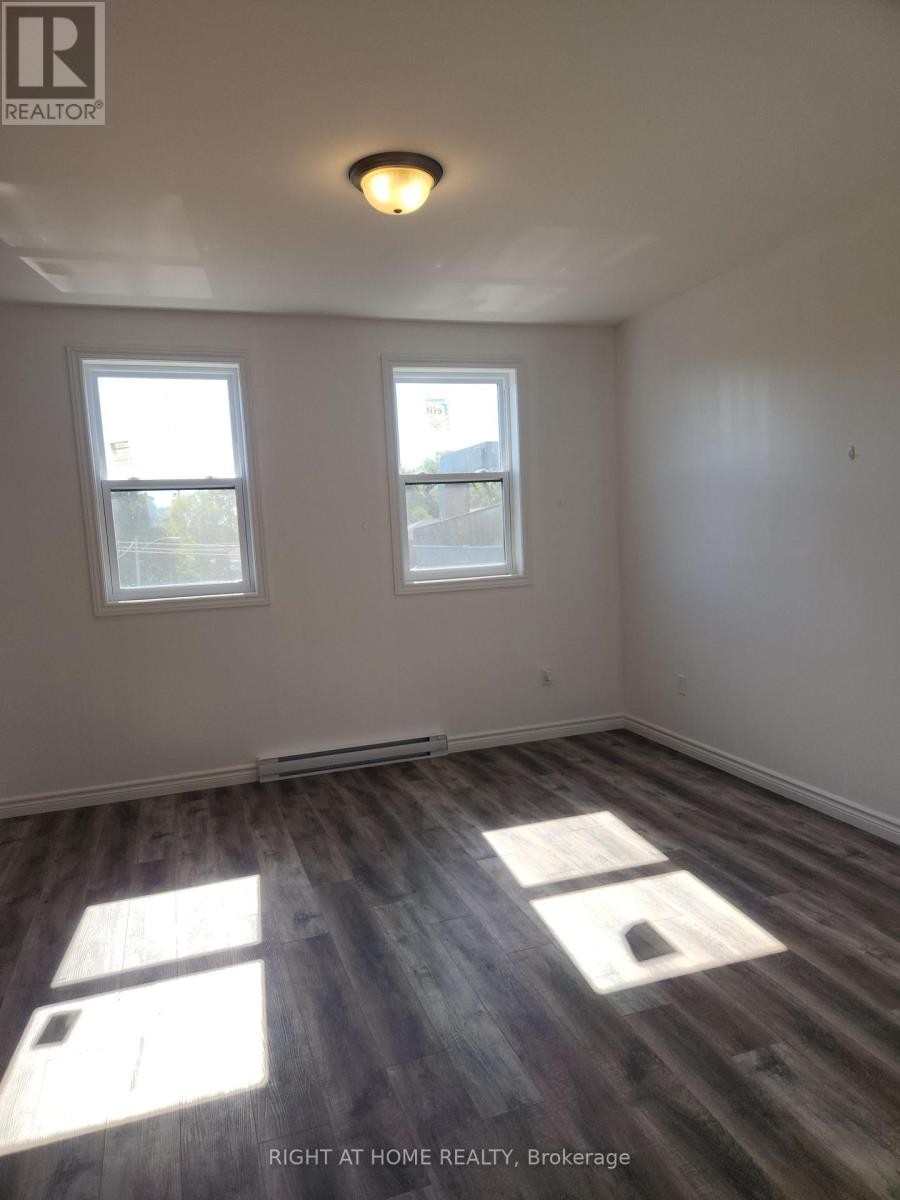 












203 - 9 QUEEN STREET W

,
Springwater (Elmvale),




Ontario
L0L1P0


