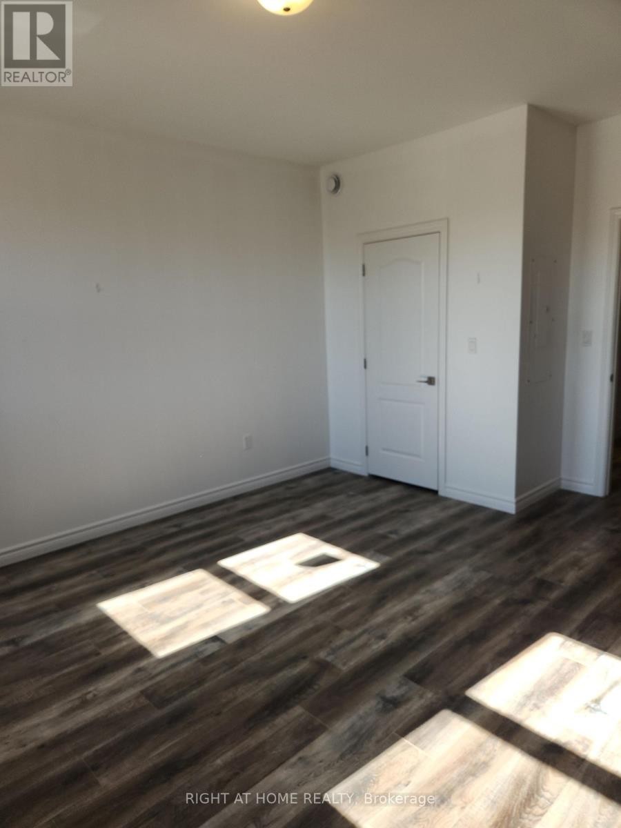 












203 - 9 QUEEN STREET W

,
Springwater (Elmvale),




Ontario
L0L1P0

