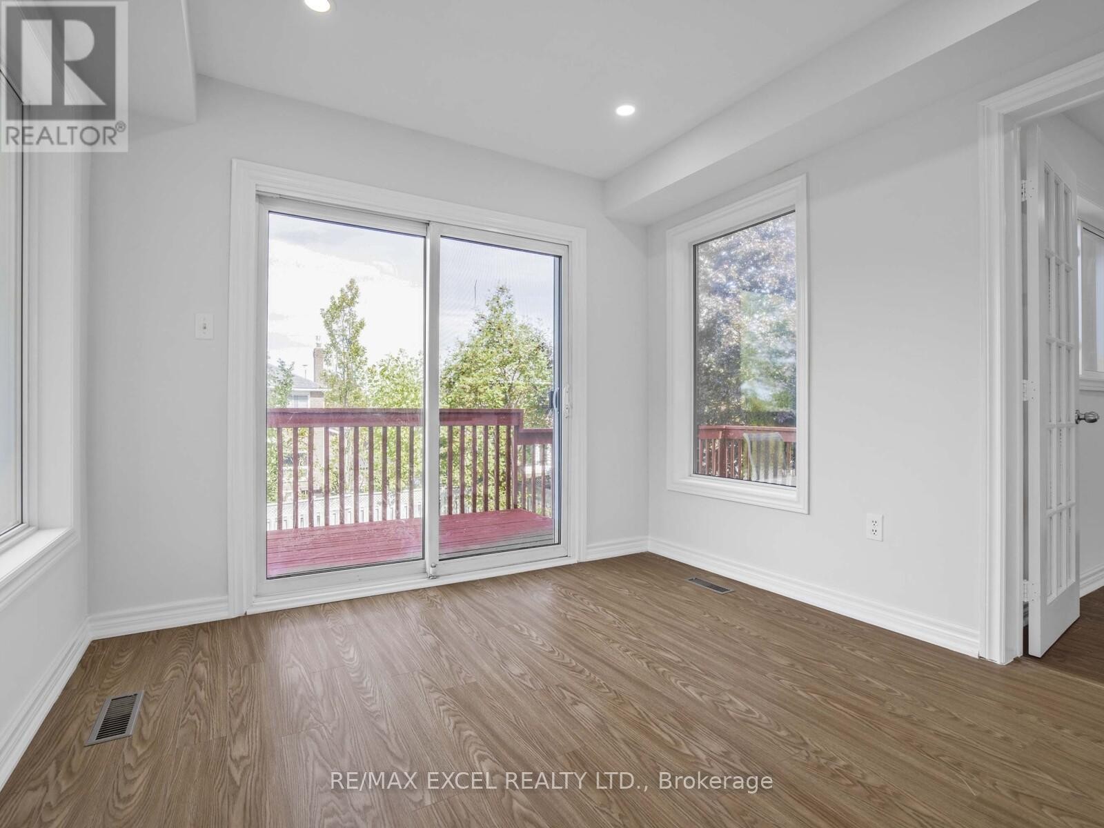 












25 GOLDEN MEADOW ROAD

,
Barrie (Bayshore),




Ontario
L4N7E6

