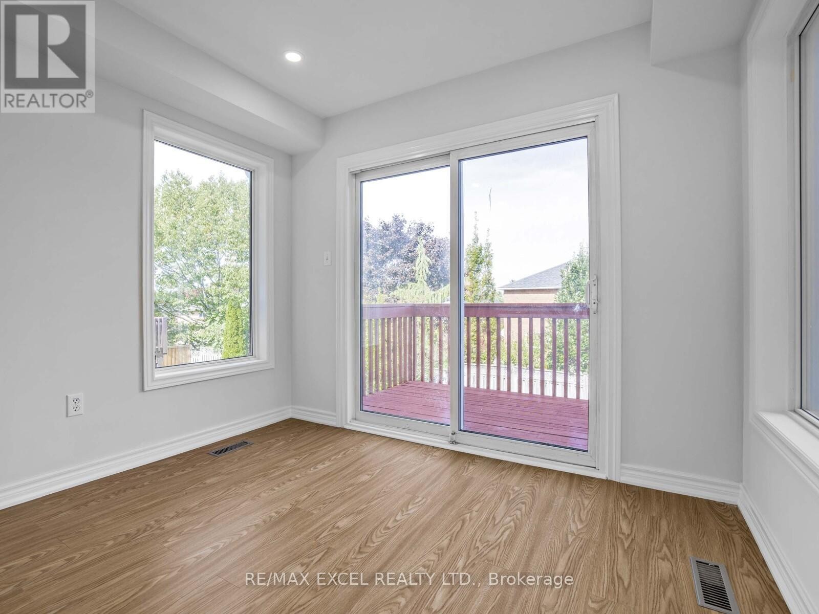 












25 GOLDEN MEADOW ROAD

,
Barrie (Bayshore),




Ontario
L4N7E6

