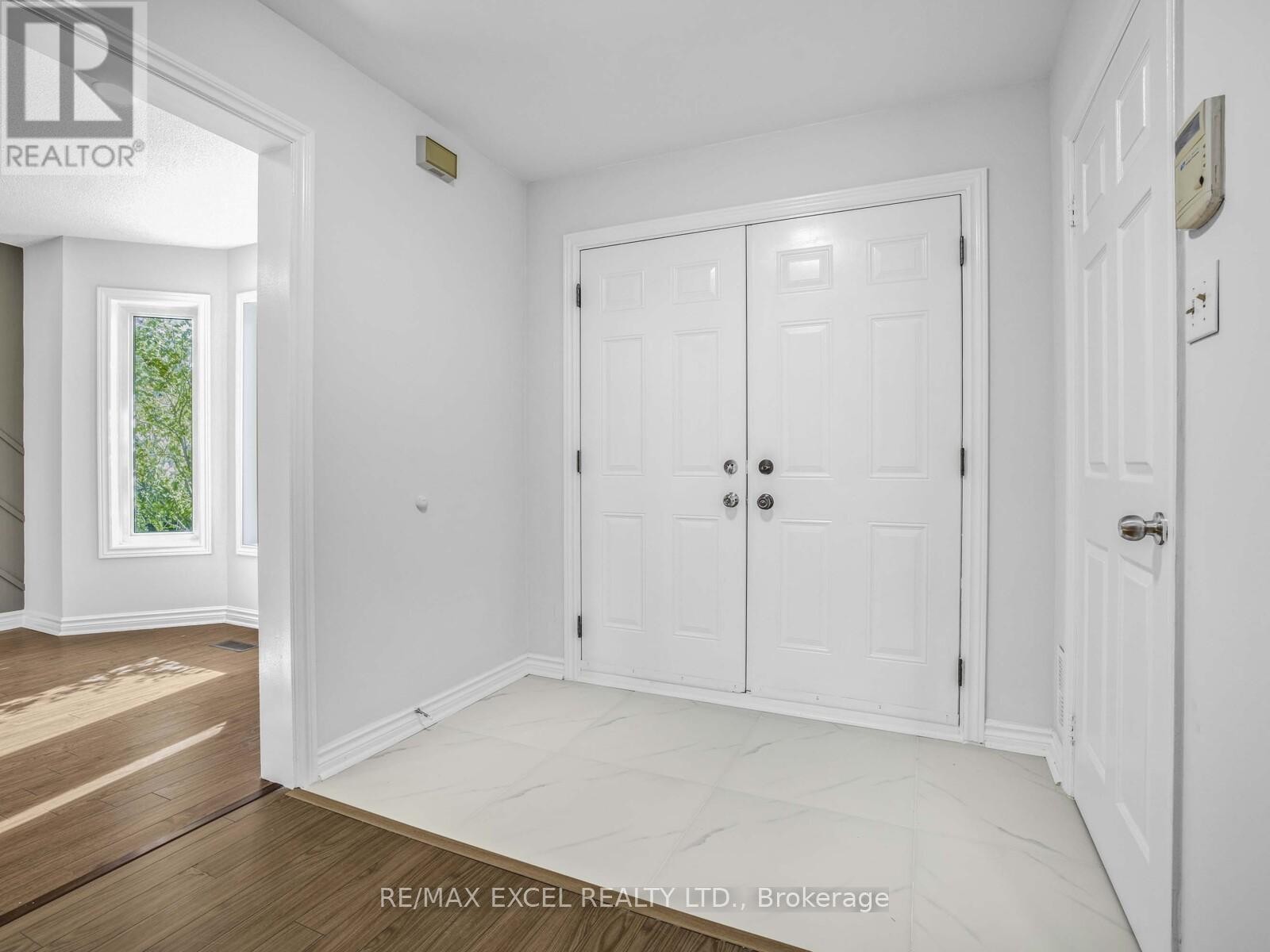 












25 GOLDEN MEADOW ROAD

,
Barrie (Bayshore),




Ontario
L4N7E6

