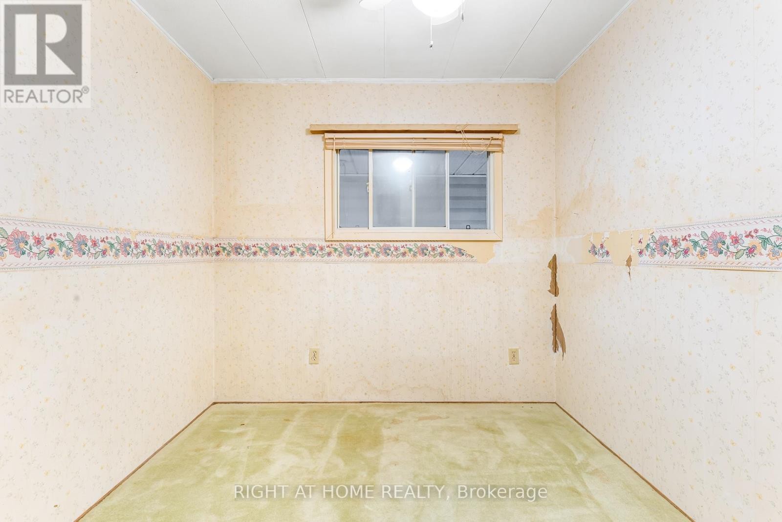 












3 CARRUTHERS STREET S

,
Wasaga Beach,




Ontario
L9Z1K2

