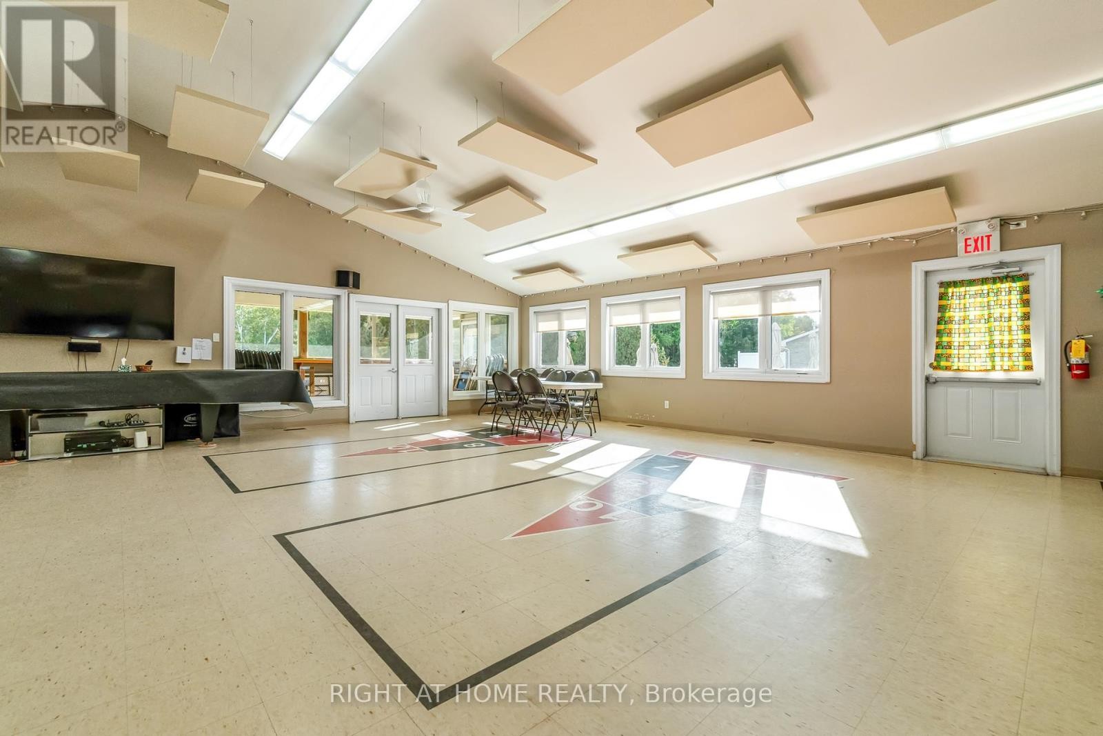 












3 CARRUTHERS STREET S

,
Wasaga Beach,




Ontario
L9Z1K2

