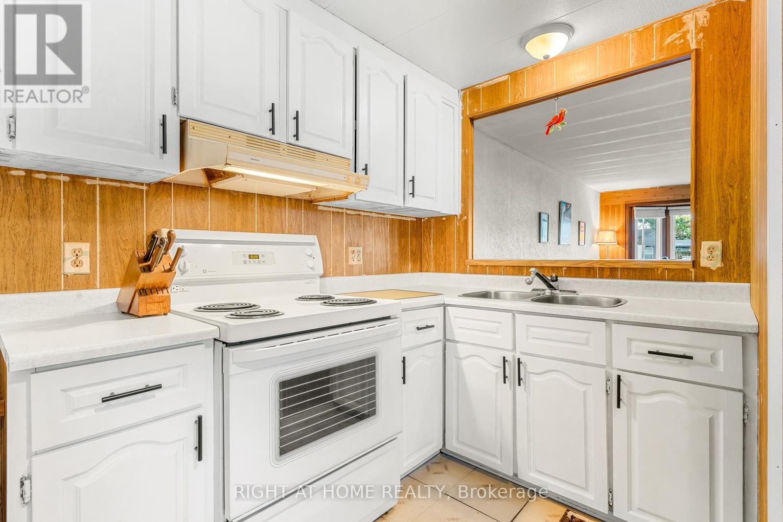 












3 CARRUTHERS STREET S

,
Wasaga Beach,




Ontario
L9Z1K2


