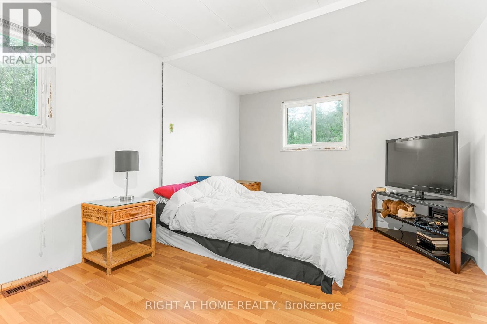 












3 CARRUTHERS STREET S

,
Wasaga Beach,




Ontario
L9Z1K2

