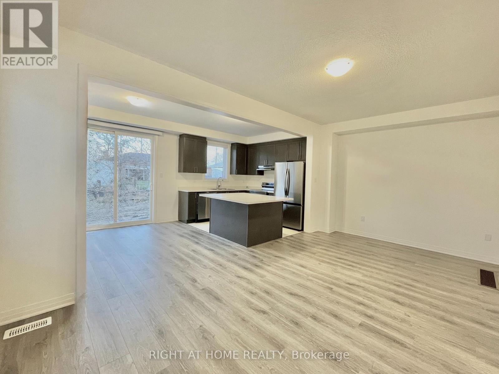 












65 KIRKWOOD WAY

,
Barrie,




Ontario
L9J0K7

