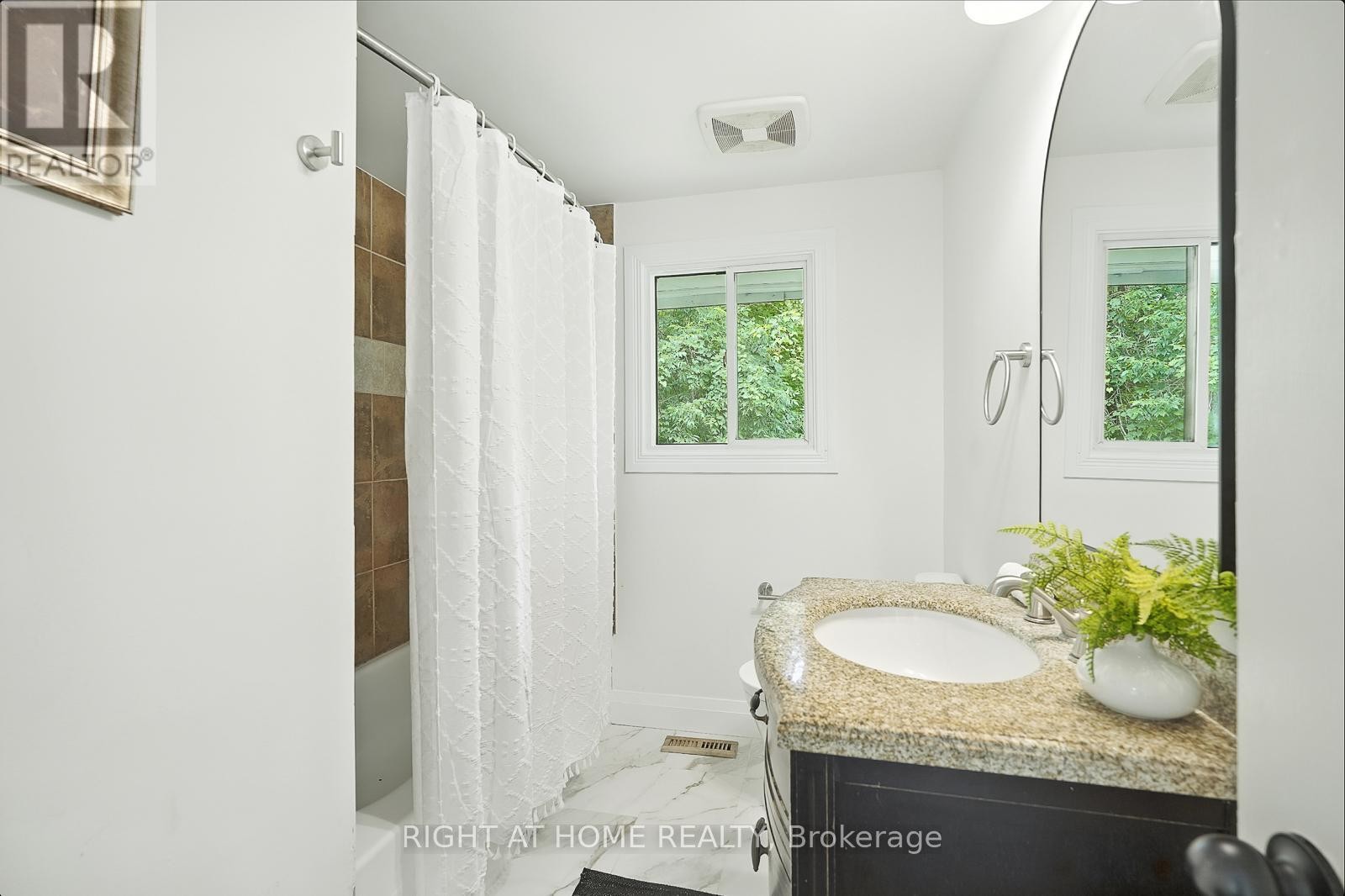 












29 NIDA DRIVE

,
Tiny,




Ontario
L9M0B3

