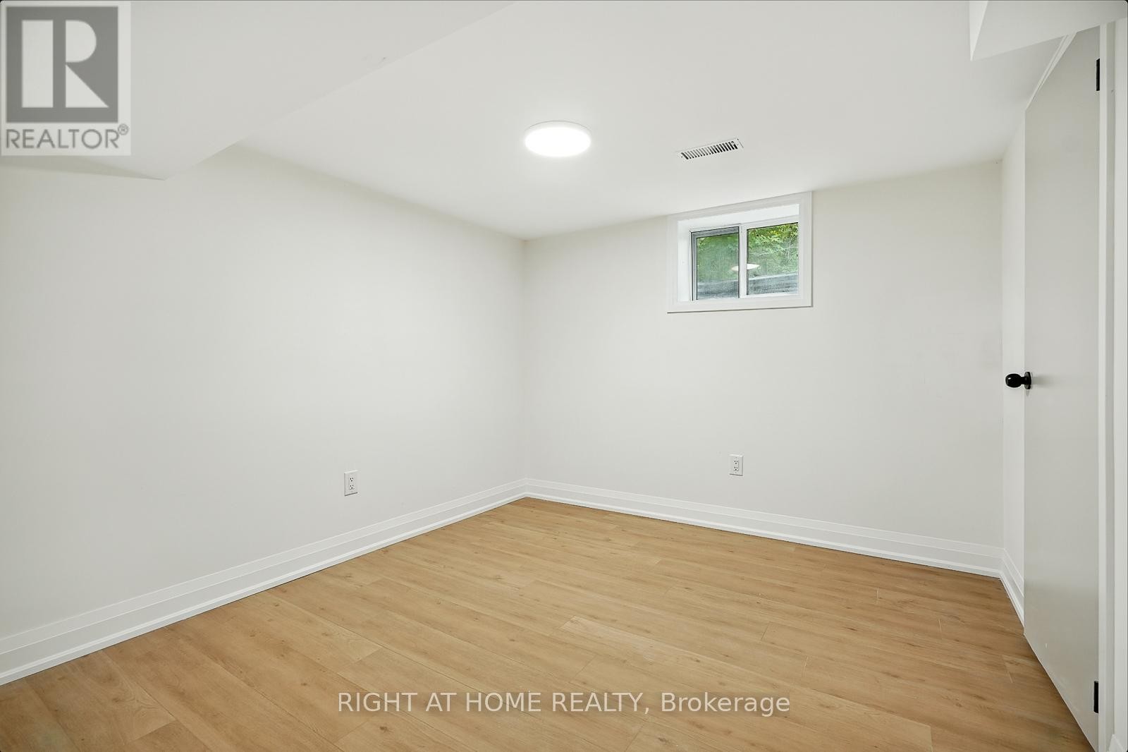 












29 NIDA DRIVE

,
Tiny,




Ontario
L9M0B3

