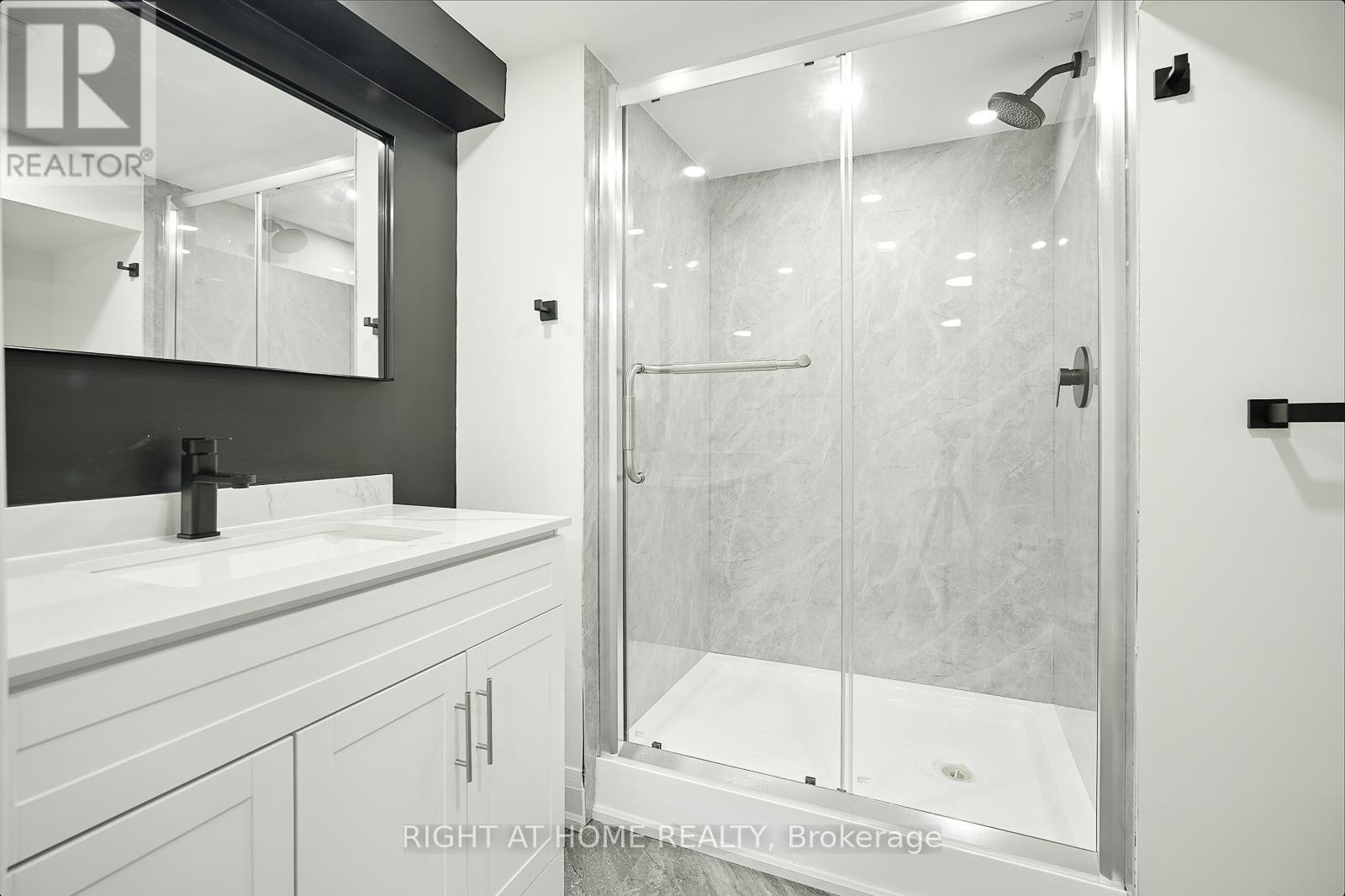 












29 NIDA DRIVE

,
Tiny,




Ontario
L9M0B3

