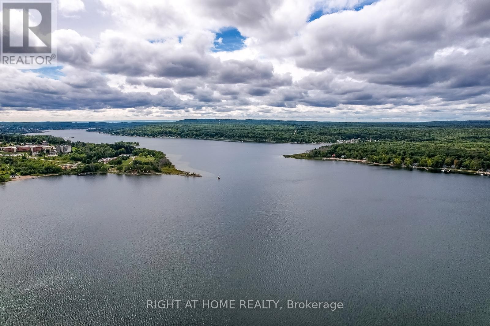 












29 NIDA DRIVE

,
Tiny,




Ontario
L9M0B3

