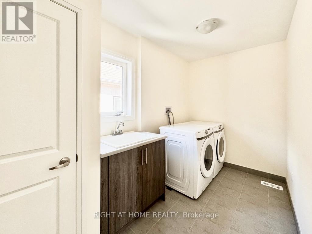 












UPPER - 70 BEARBERRY ROAD

,
Springwater (Midhurst),




Ontario
L9X2E1

