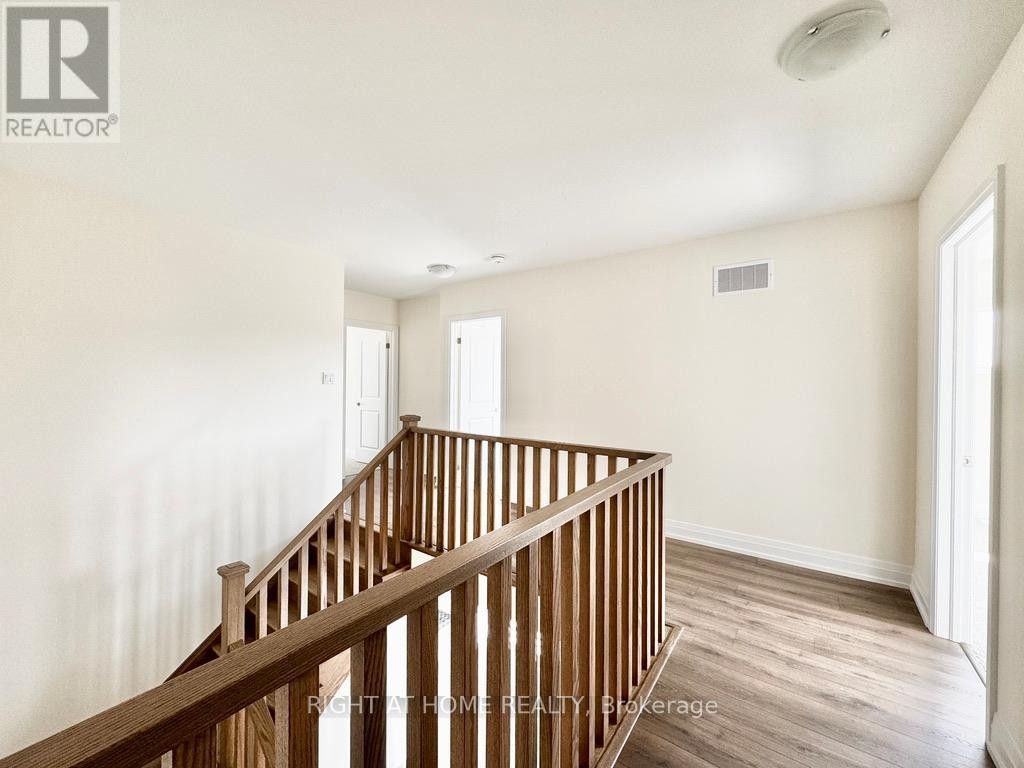 












UPPER - 70 BEARBERRY ROAD

,
Springwater (Midhurst),




Ontario
L9X2E1

