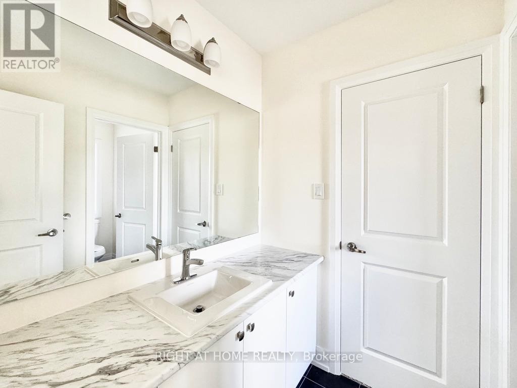 












UPPER - 70 BEARBERRY ROAD

,
Springwater (Midhurst),




Ontario
L9X2E1

