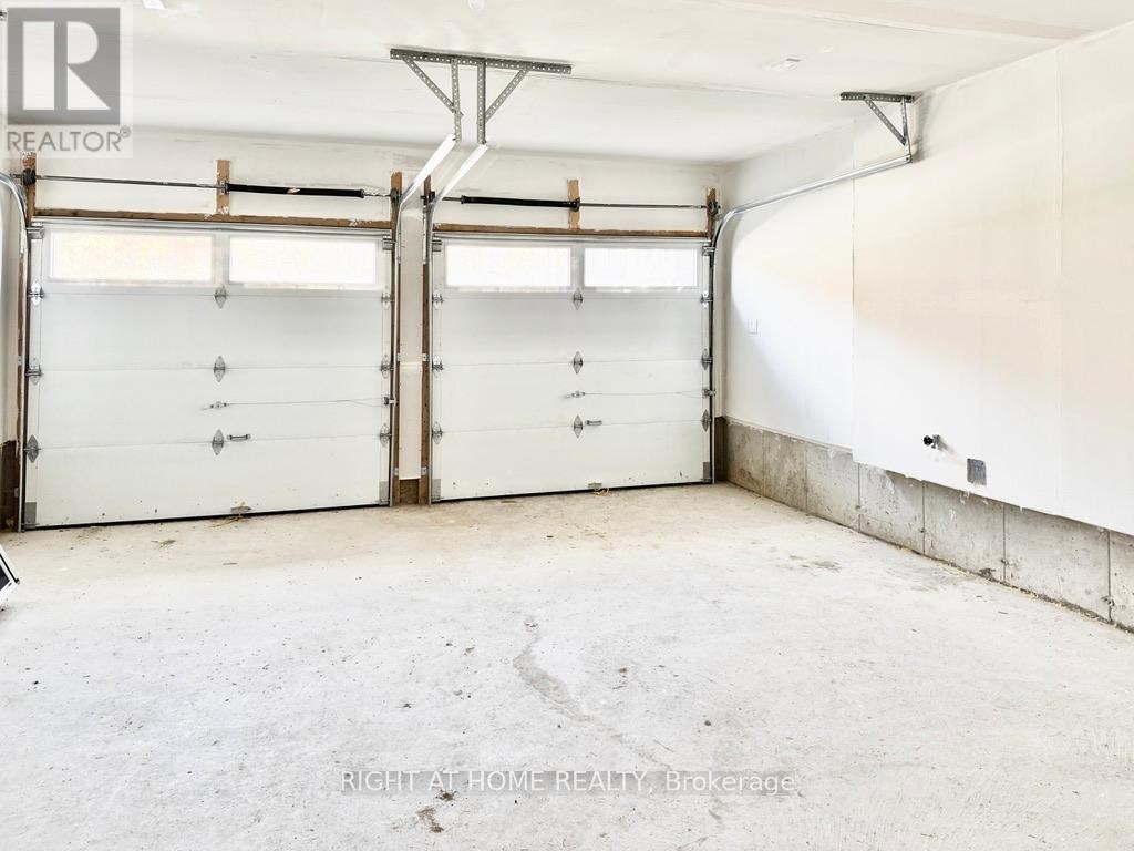 












UPPER - 70 BEARBERRY ROAD

,
Springwater (Midhurst),




Ontario
L9X2E1

