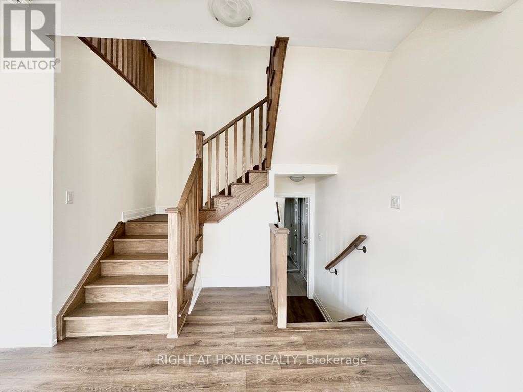 












UPPER - 70 BEARBERRY ROAD

,
Springwater (Midhurst),




Ontario
L9X2E1

