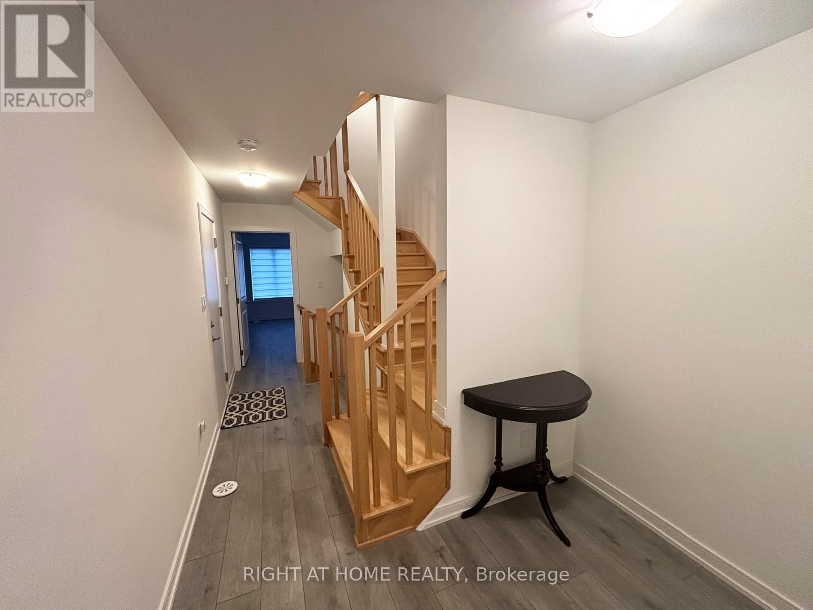 












74 BLUE FOREST CRESCENT

,
Barrie (Innis-Shore),




Ontario
L9J0N4

