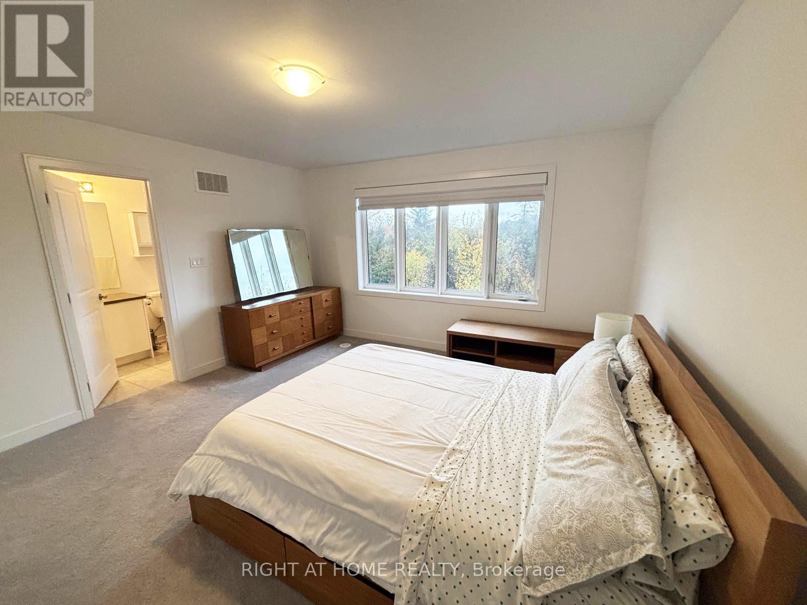 












74 BLUE FOREST CRESCENT

,
Barrie (Innis-Shore),




Ontario
L9J0N4

