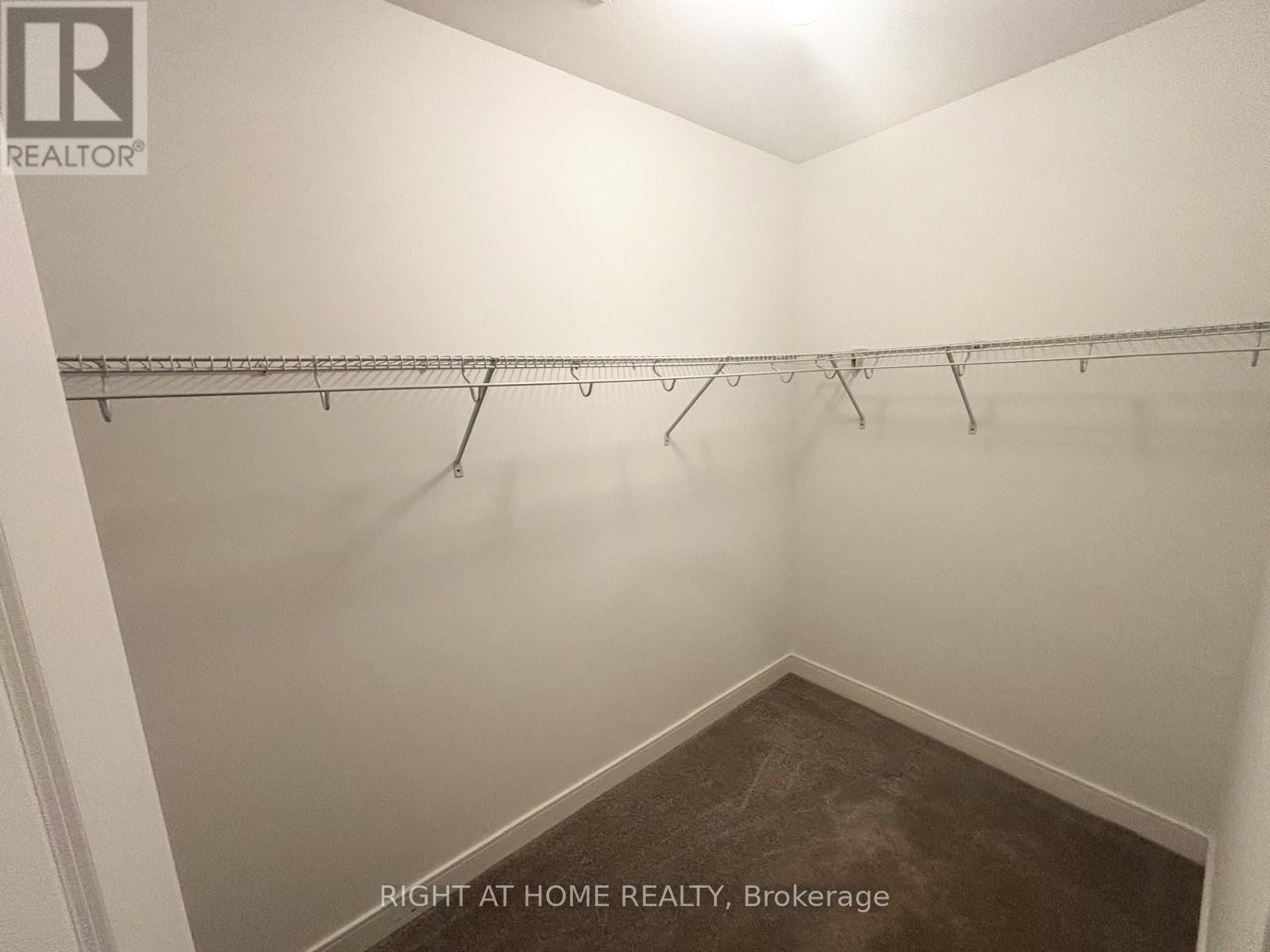 












74 BLUE FOREST CRESCENT

,
Barrie (Innis-Shore),




Ontario
L9J0N4

