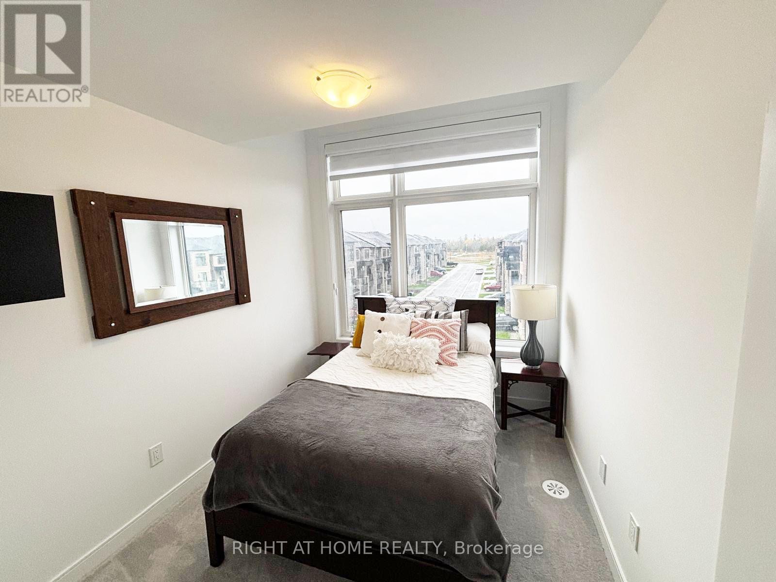 












74 BLUE FOREST CRESCENT

,
Barrie (Innis-Shore),




Ontario
L9J0N4

