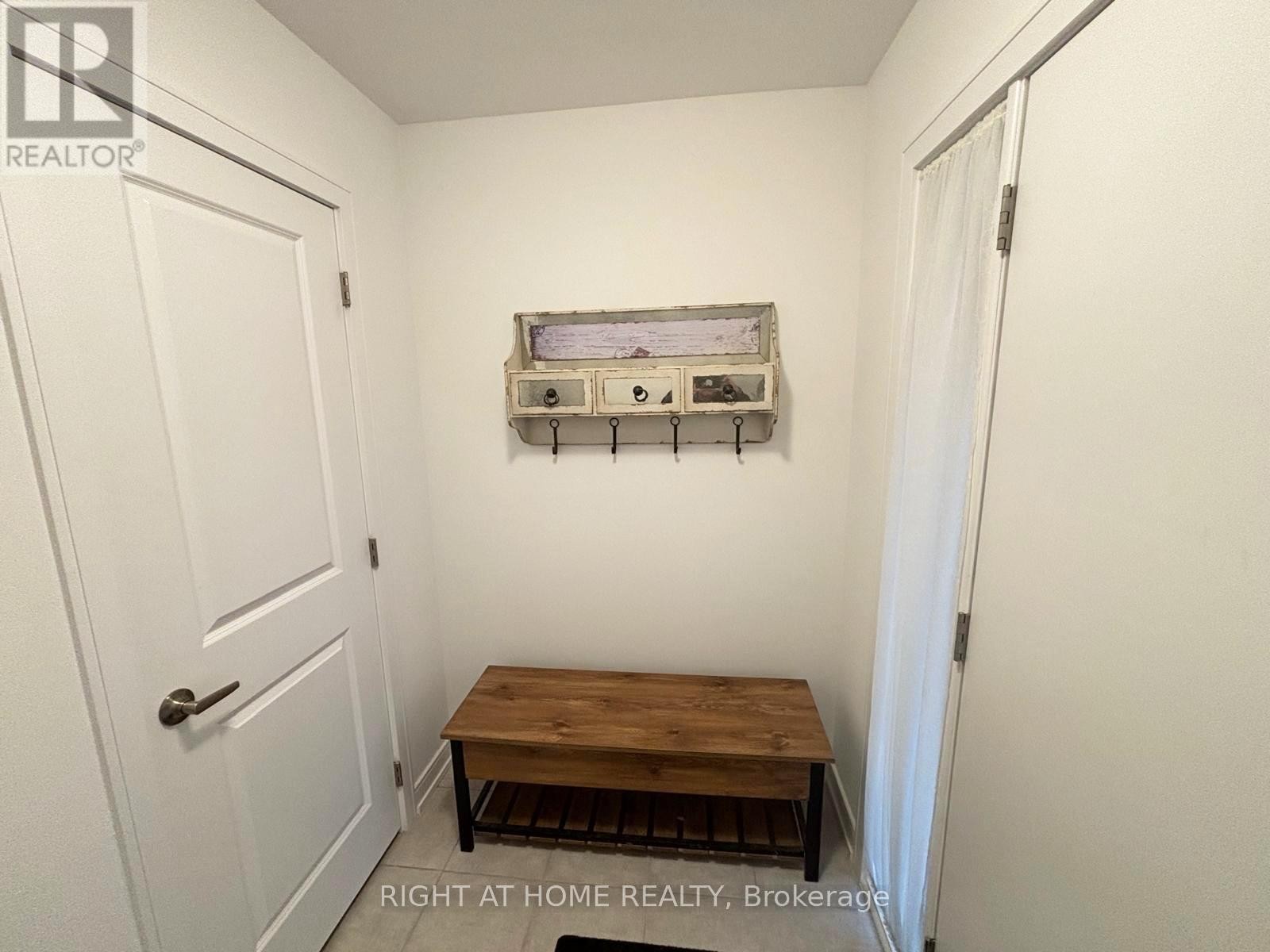 












74 BLUE FOREST CRESCENT

,
Barrie (Innis-Shore),




Ontario
L9J0N4

