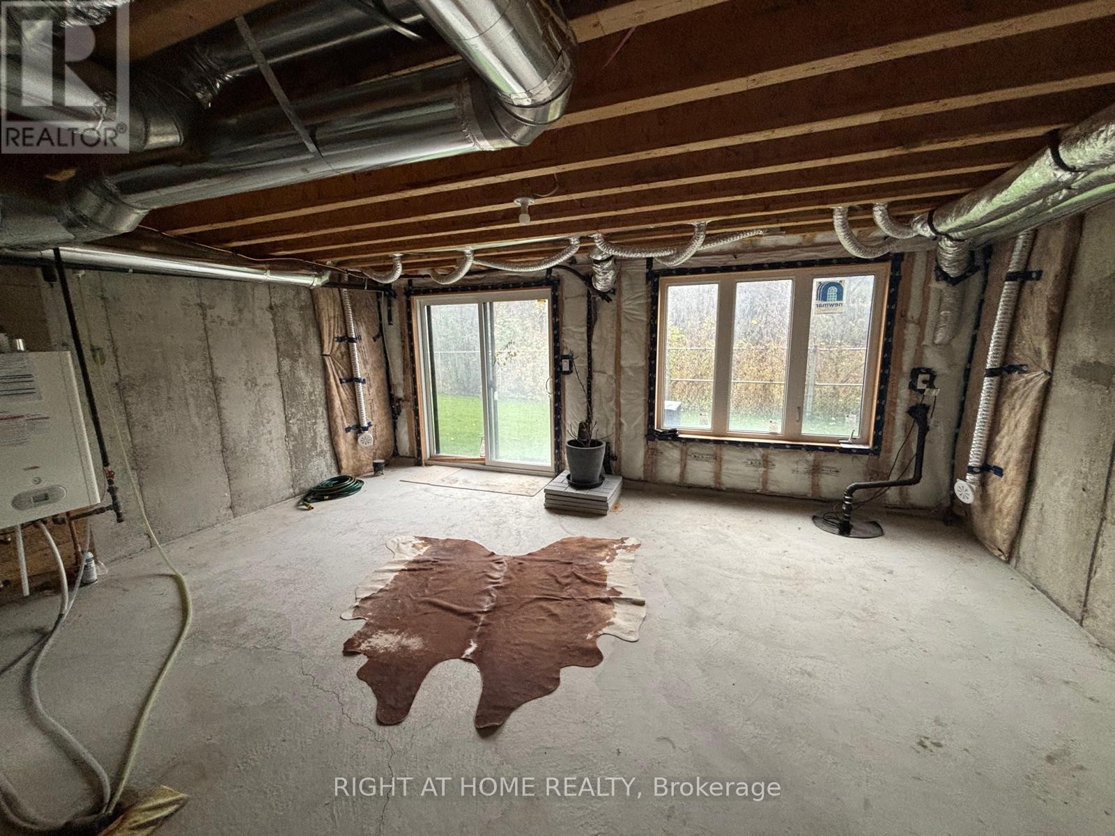 












74 BLUE FOREST CRESCENT

,
Barrie (Innis-Shore),




Ontario
L9J0N4

