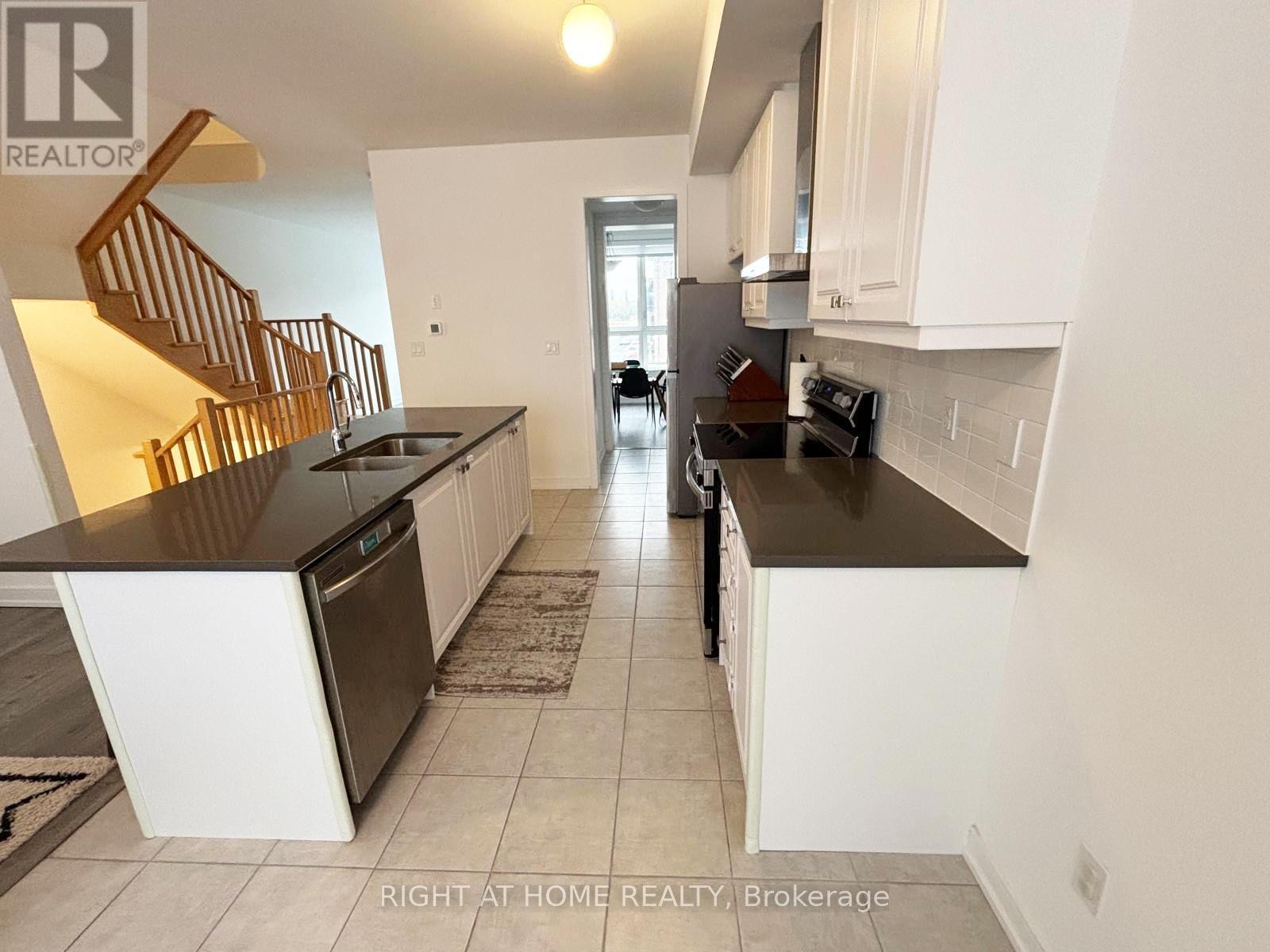 












74 BLUE FOREST CRESCENT

,
Barrie (Innis-Shore),




Ontario
L9J0N4

