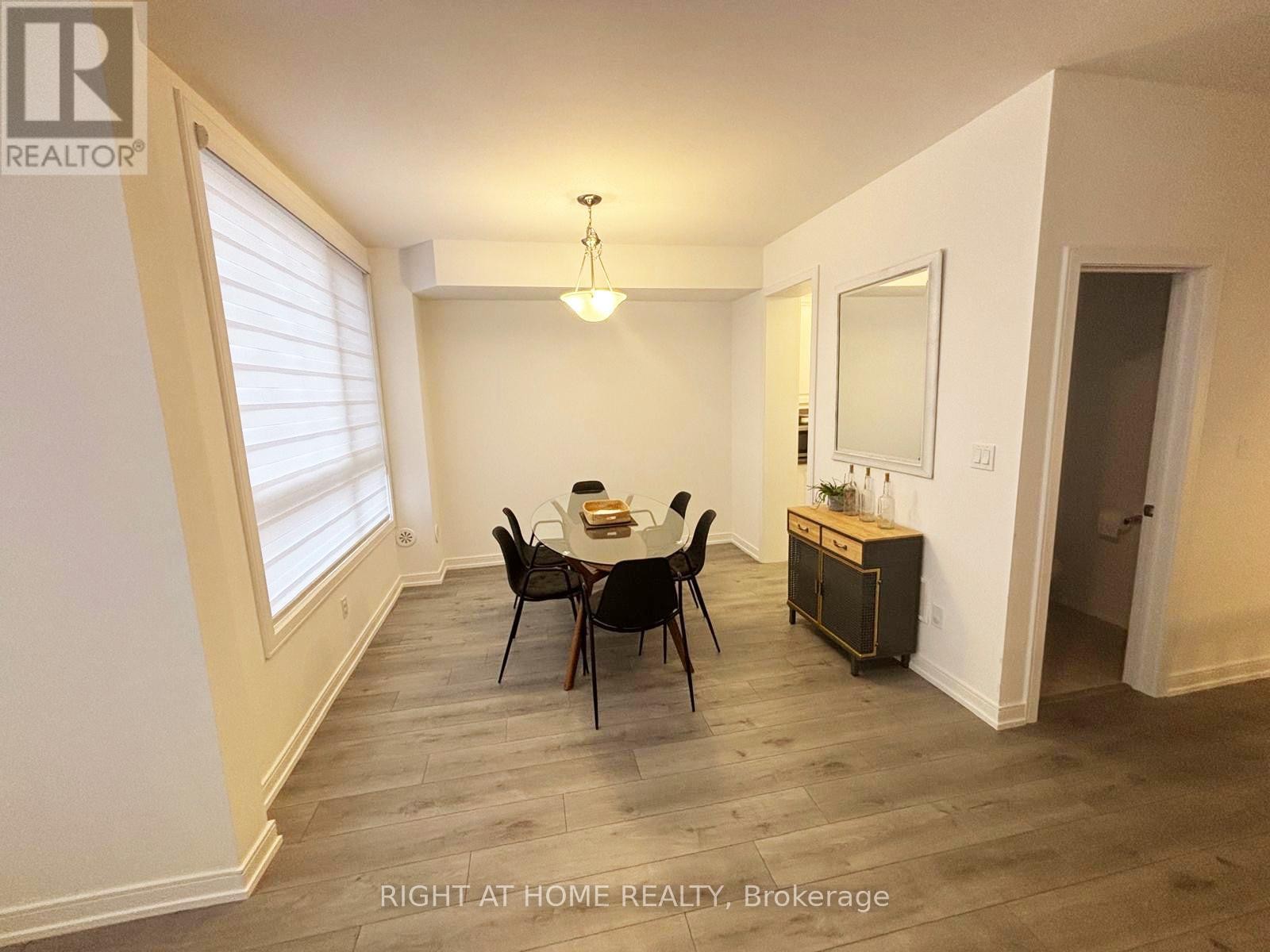 












74 BLUE FOREST CRESCENT

,
Barrie (Innis-Shore),




Ontario
L9J0N4

