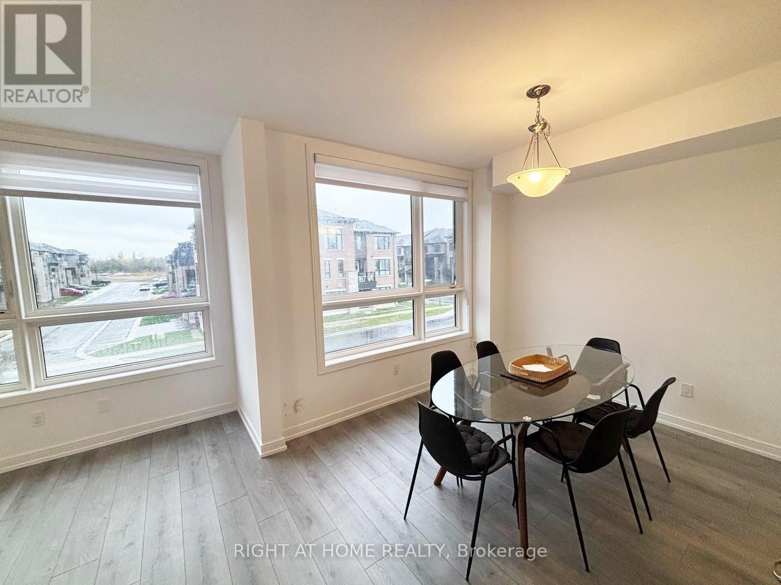 












74 BLUE FOREST CRESCENT

,
Barrie (Innis-Shore),




Ontario
L9J0N4

