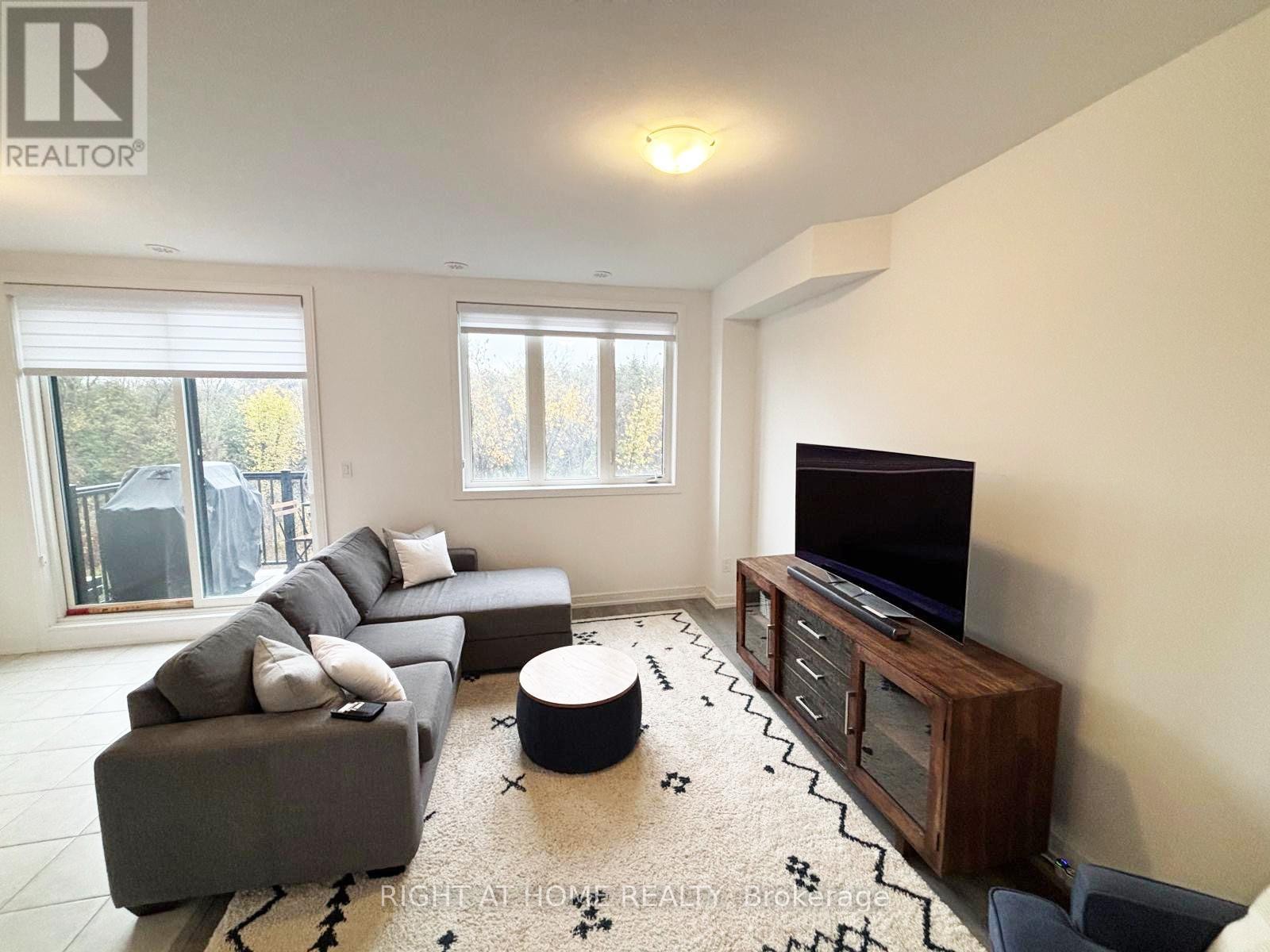 












74 BLUE FOREST CRESCENT

,
Barrie (Innis-Shore),




Ontario
L9J0N4

