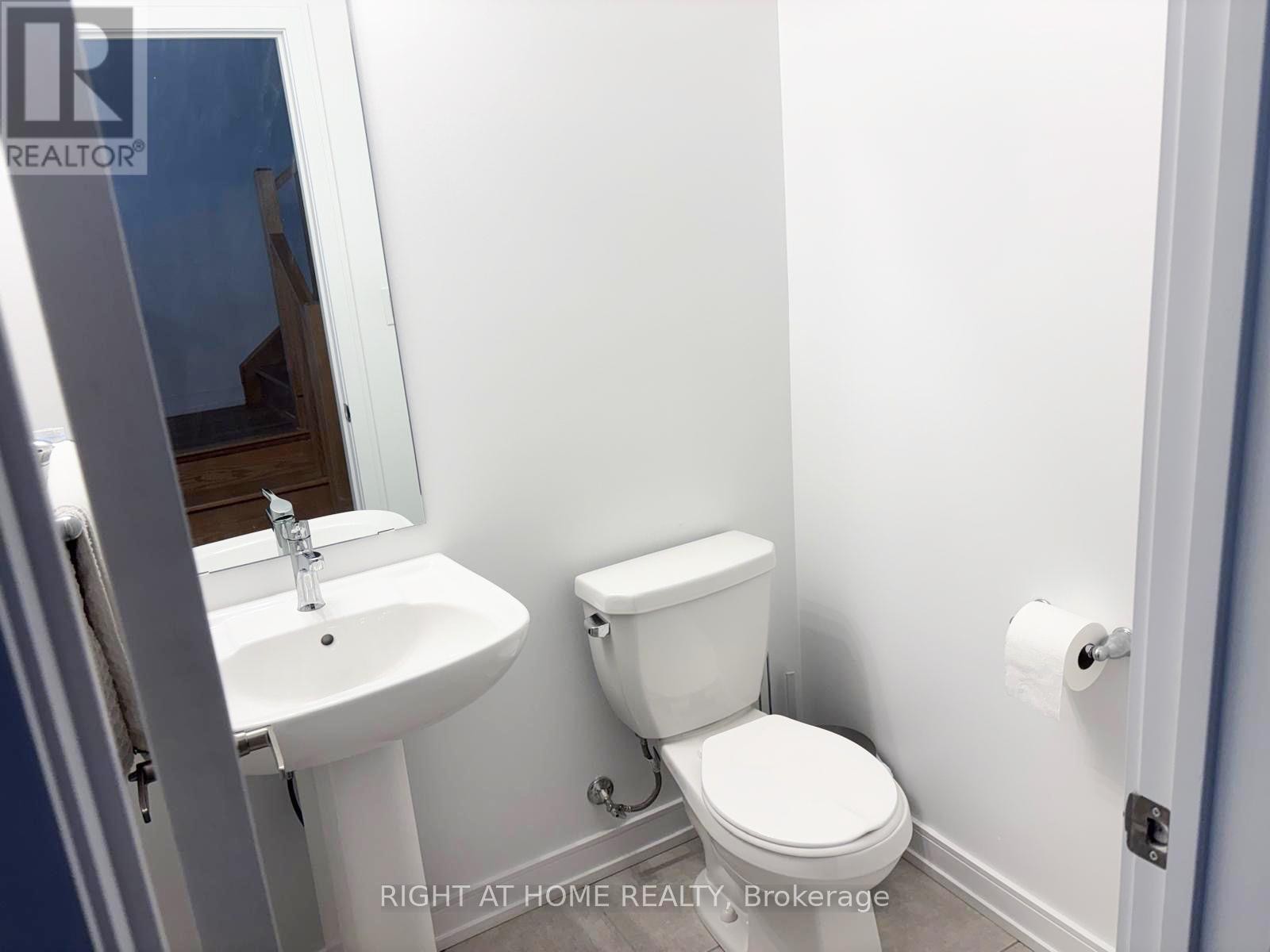 












74 BLUE FOREST CRESCENT

,
Barrie (Innis-Shore),




Ontario
L9J0N4

