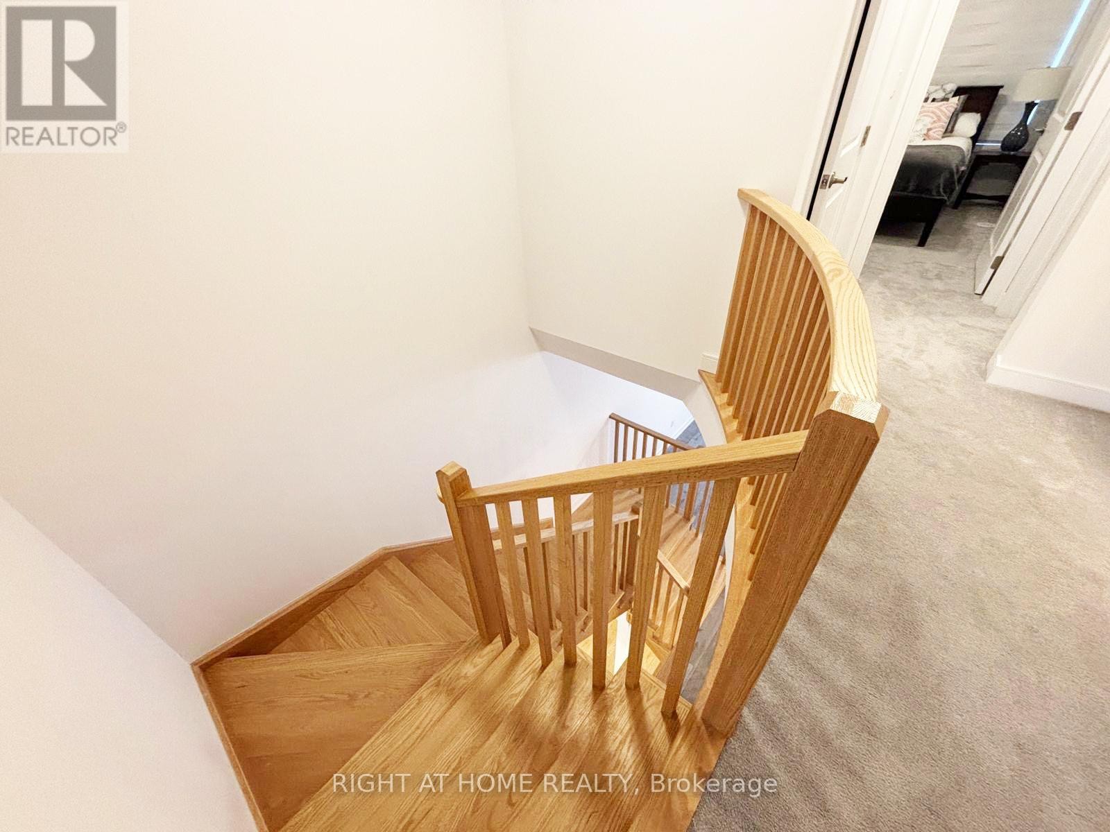 












74 BLUE FOREST CRESCENT

,
Barrie (Innis-Shore),




Ontario
L9J0N4

