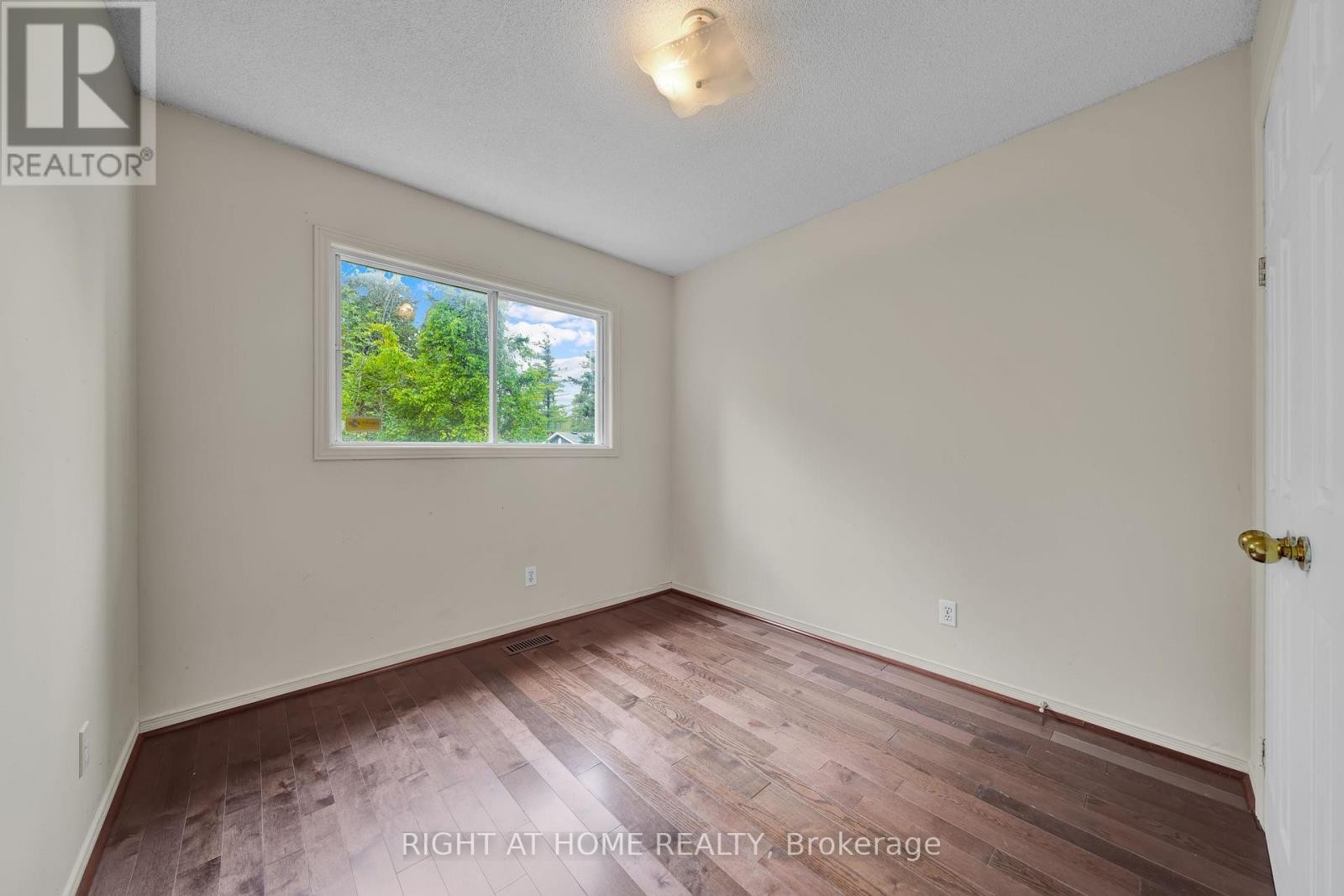 












138 45TH STREET N

,
Wasaga Beach,




Ontario
L9Z1Z2

