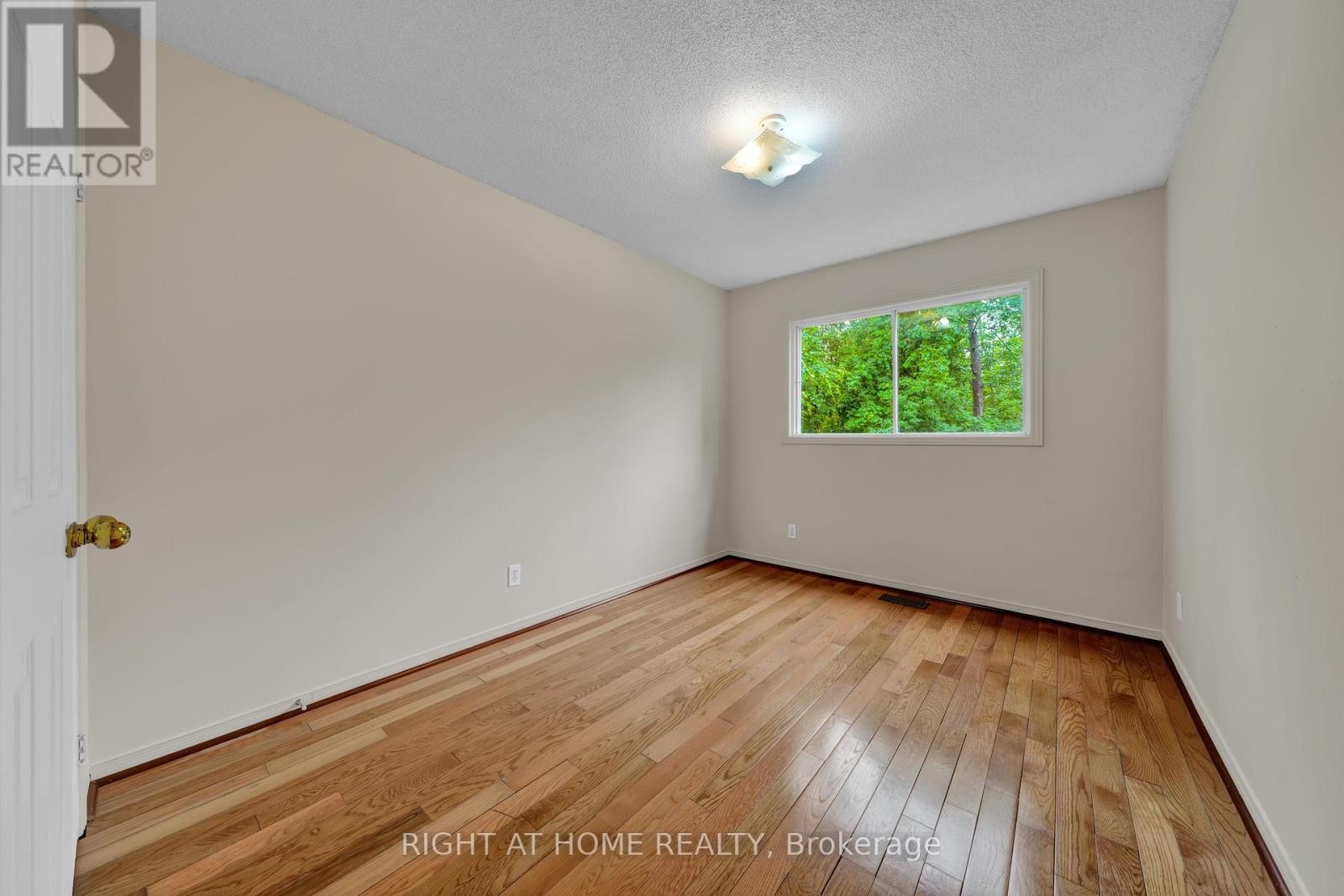 












138 45TH STREET N

,
Wasaga Beach,




Ontario
L9Z1Z2

