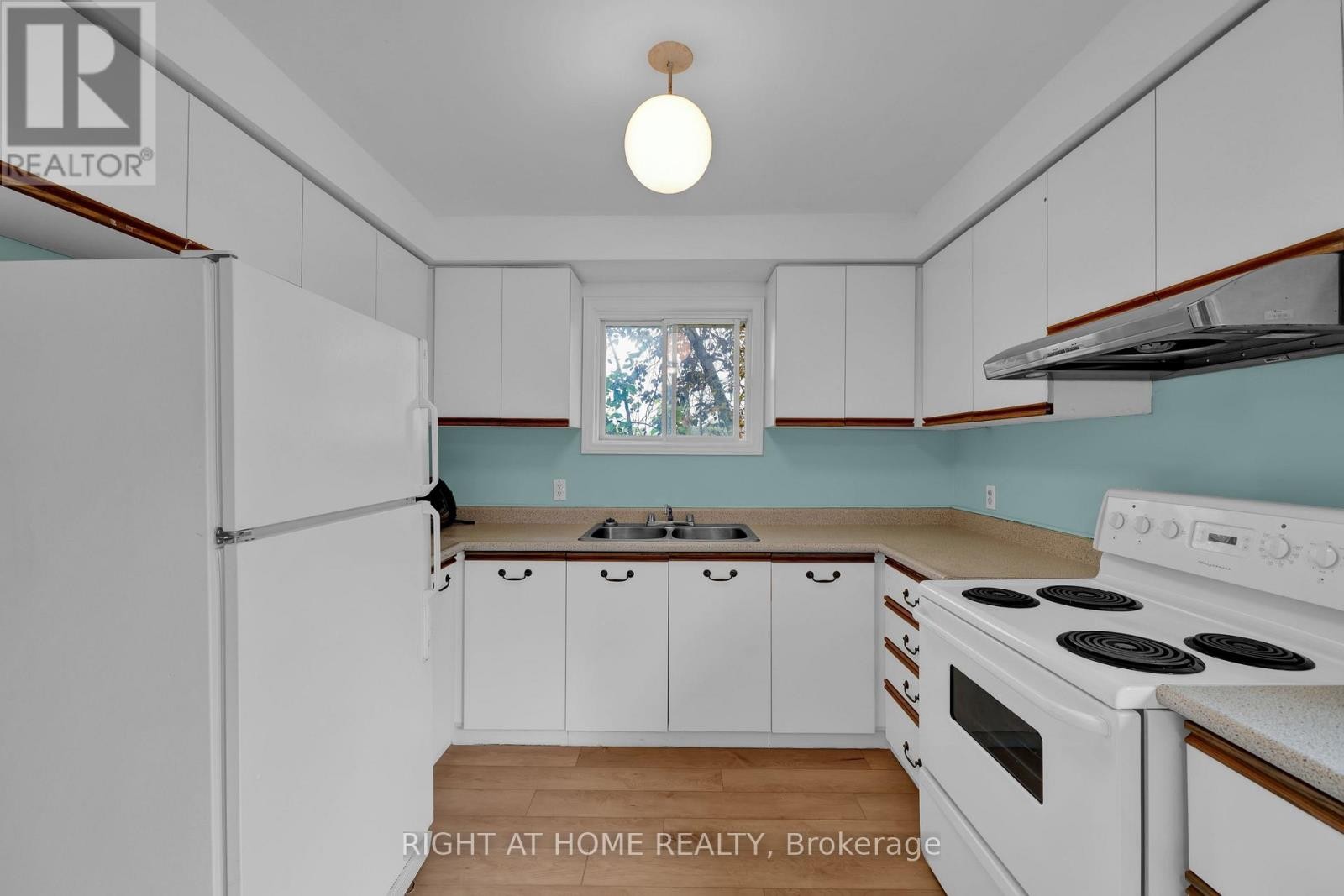 












138 45TH STREET N

,
Wasaga Beach,




Ontario
L9Z1Z2

