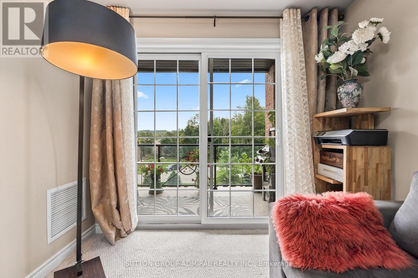 












303 - 7 GREENWICH STREET

,
Barrie (Ardagh),




Ontario
L4N7Y8

