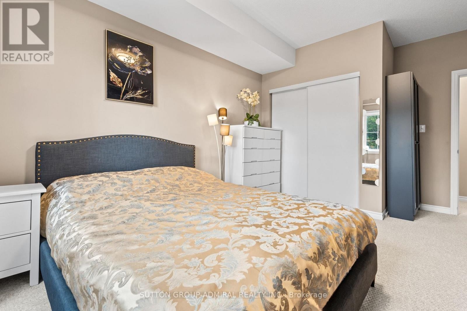 












303 - 7 GREENWICH STREET

,
Barrie (Ardagh),




Ontario
L4N7Y8

