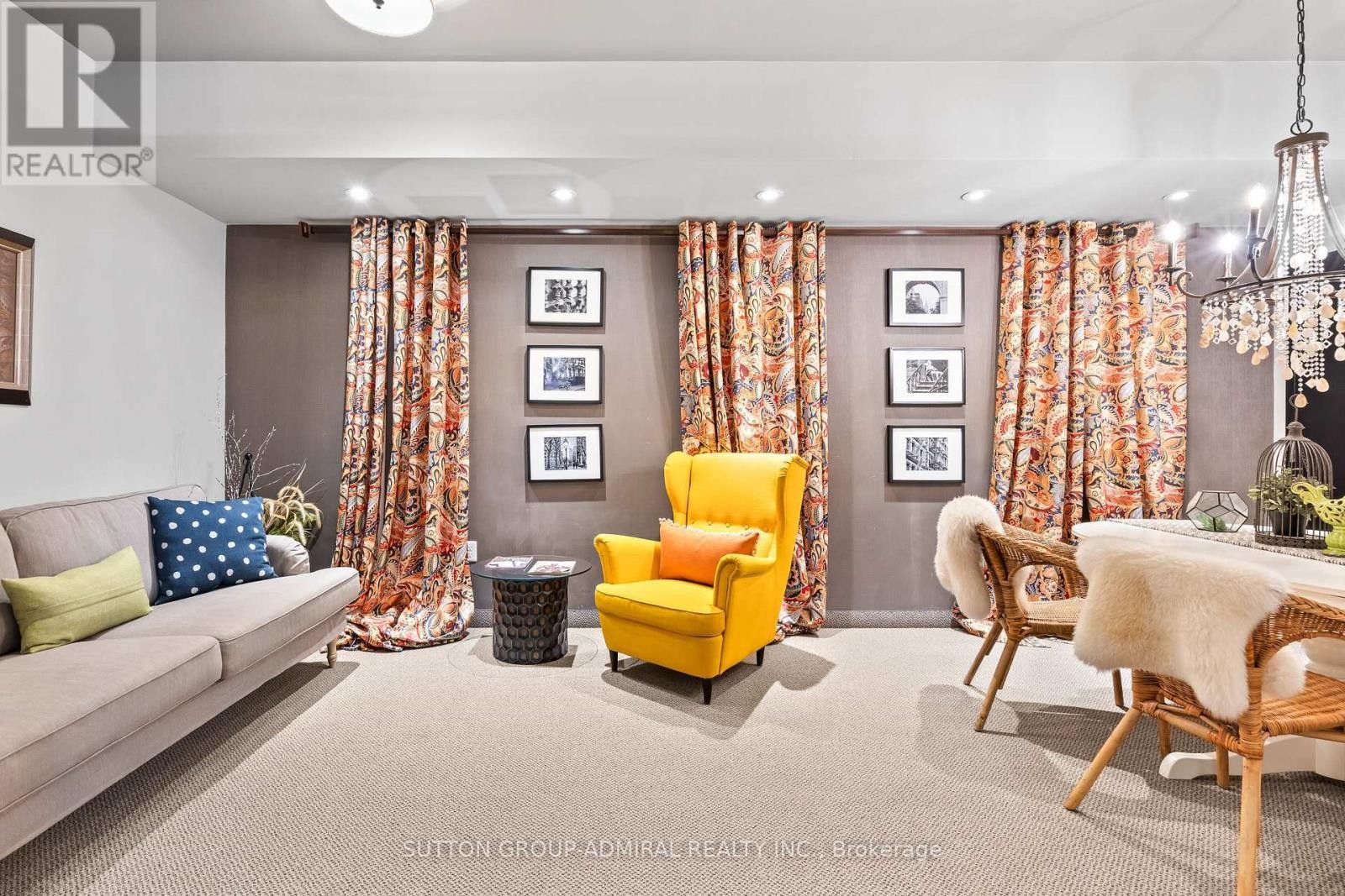 












303 - 7 GREENWICH STREET

,
Barrie (Ardagh),




Ontario
L4N7Y8

