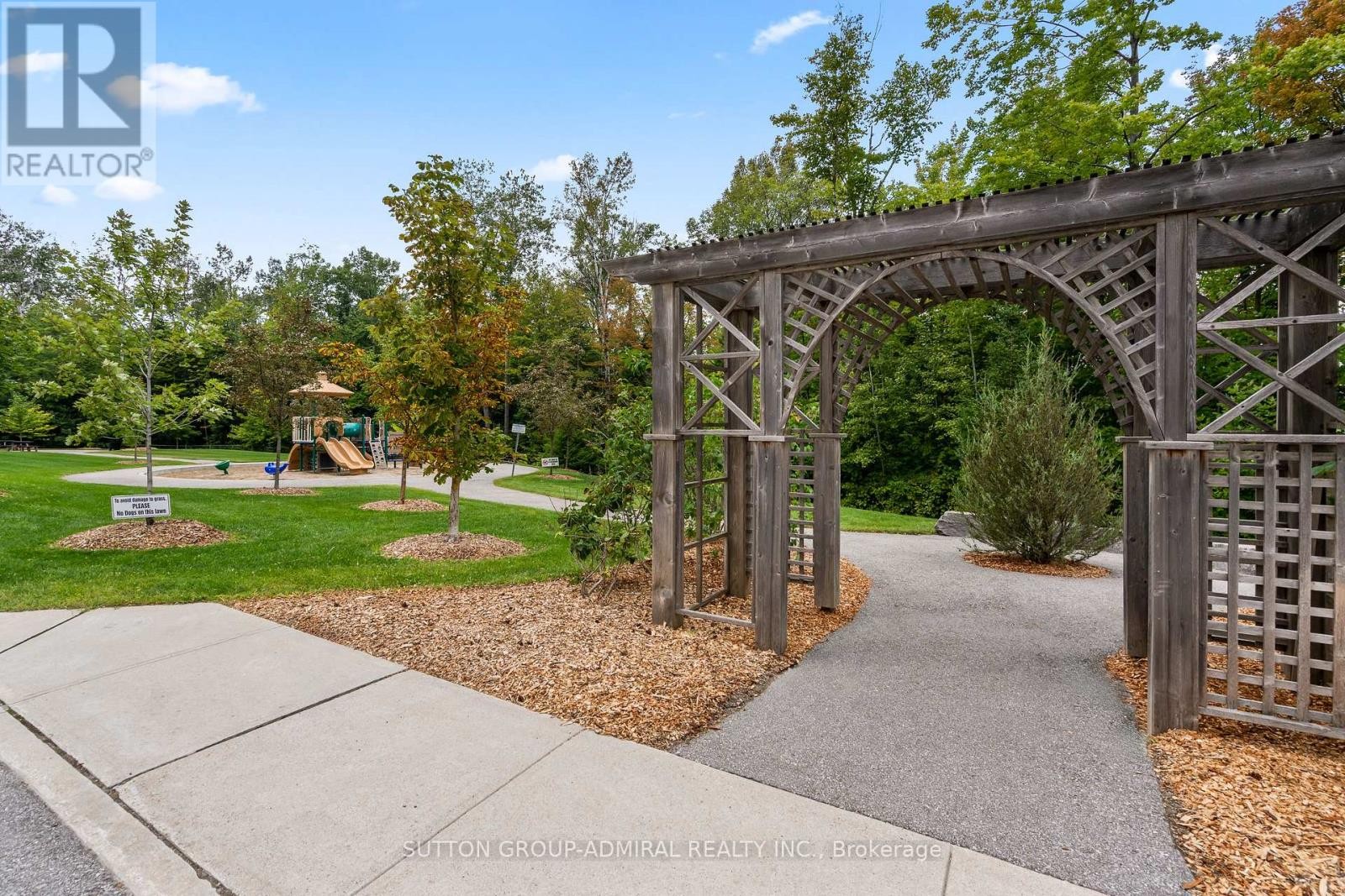 












303 - 7 GREENWICH STREET

,
Barrie (Ardagh),




Ontario
L4N7Y8

