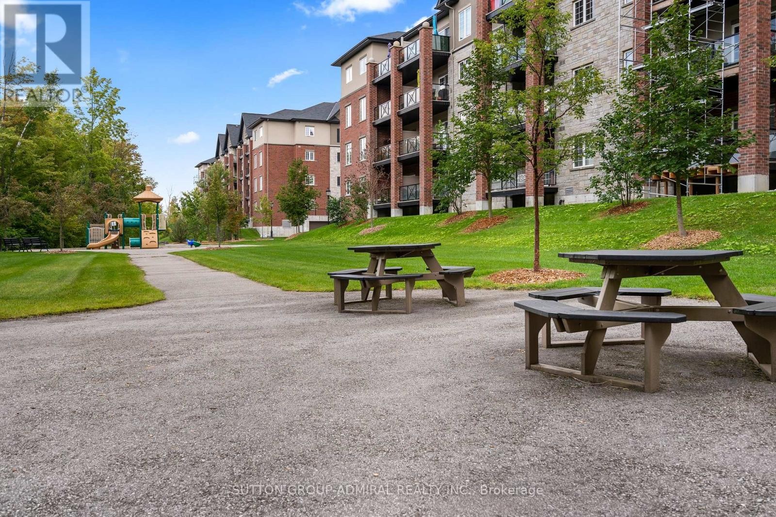 












303 - 7 GREENWICH STREET

,
Barrie (Ardagh),




Ontario
L4N7Y8

